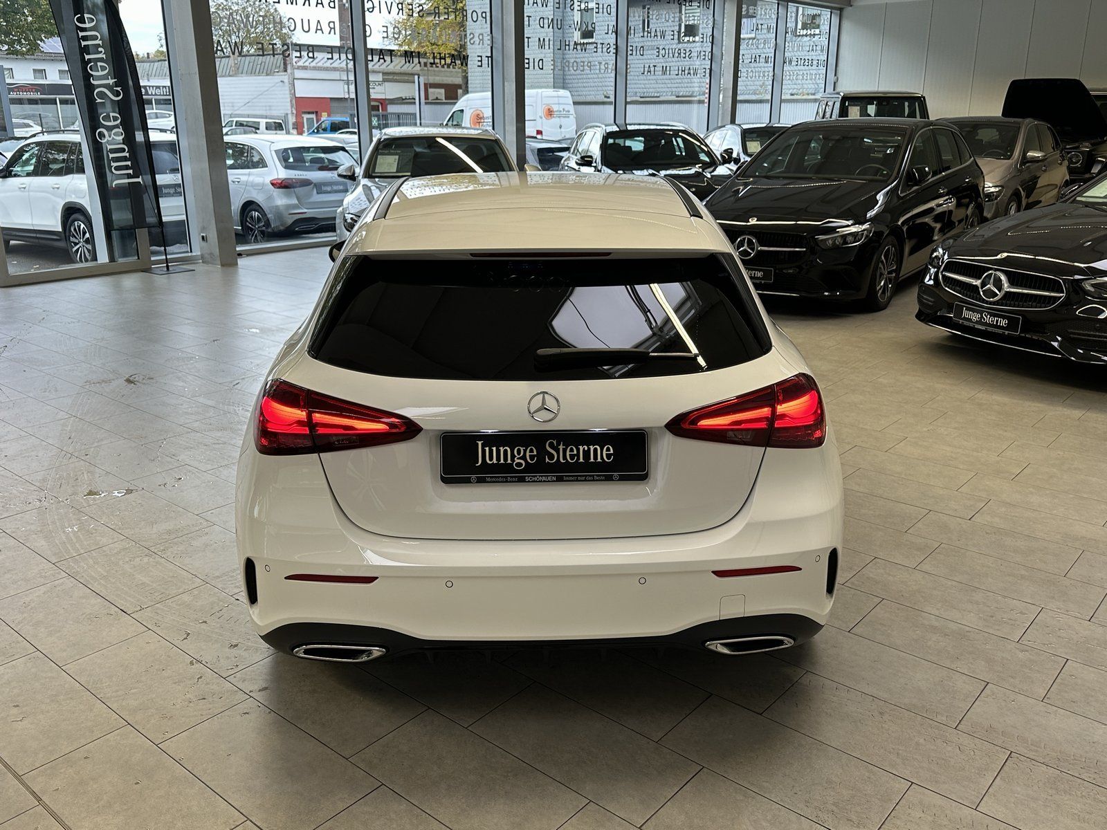 Fahrzeugabbildung Mercedes-Benz A 250 4MATIC AMG PREMIUM BURMESTER+MBEAM+NIGHT