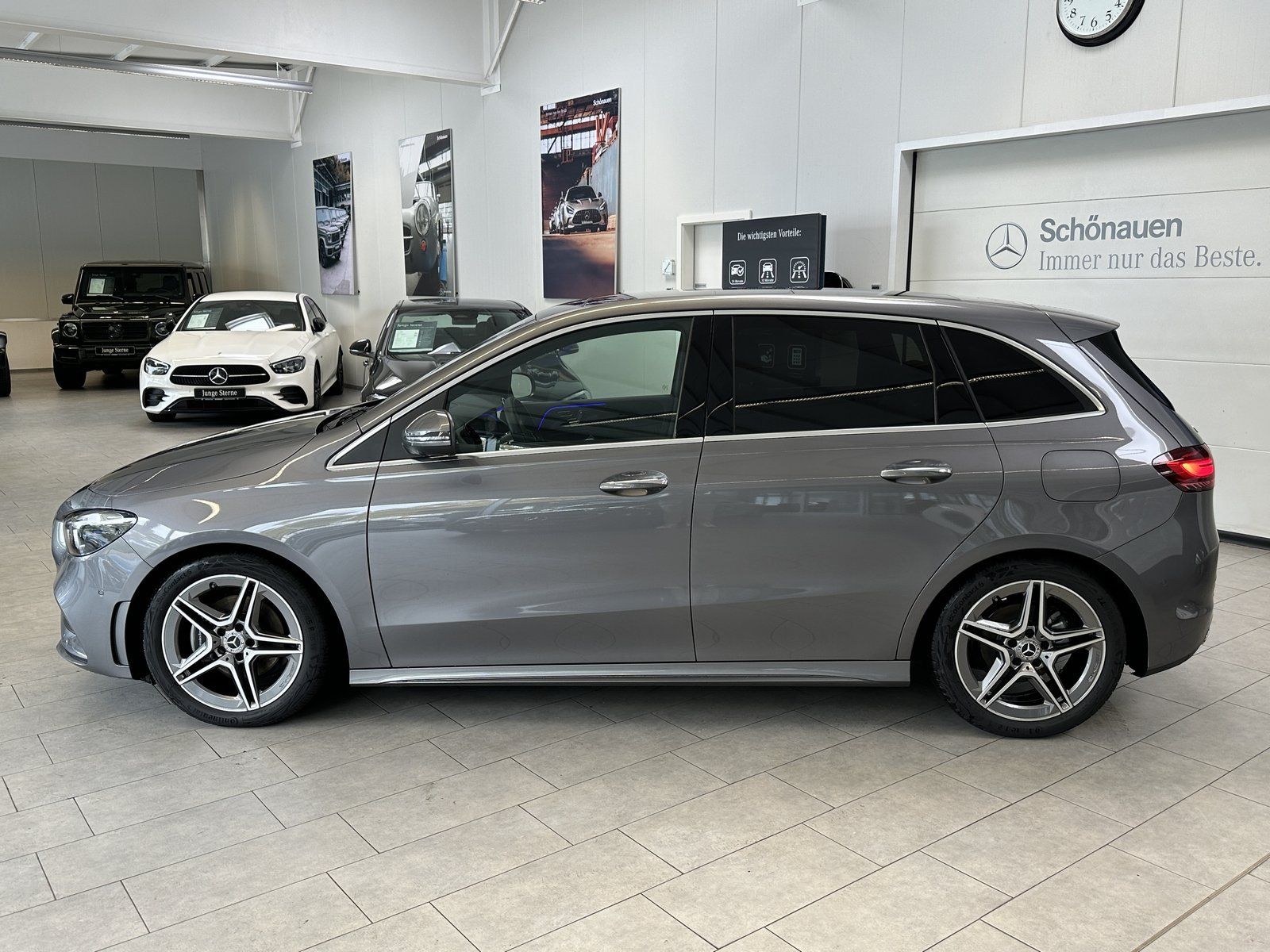 Fahrzeugabbildung Mercedes-Benz B 180 AMG PREMIUM PLUS+PANO+360+HUD+MEMORY+BEAM