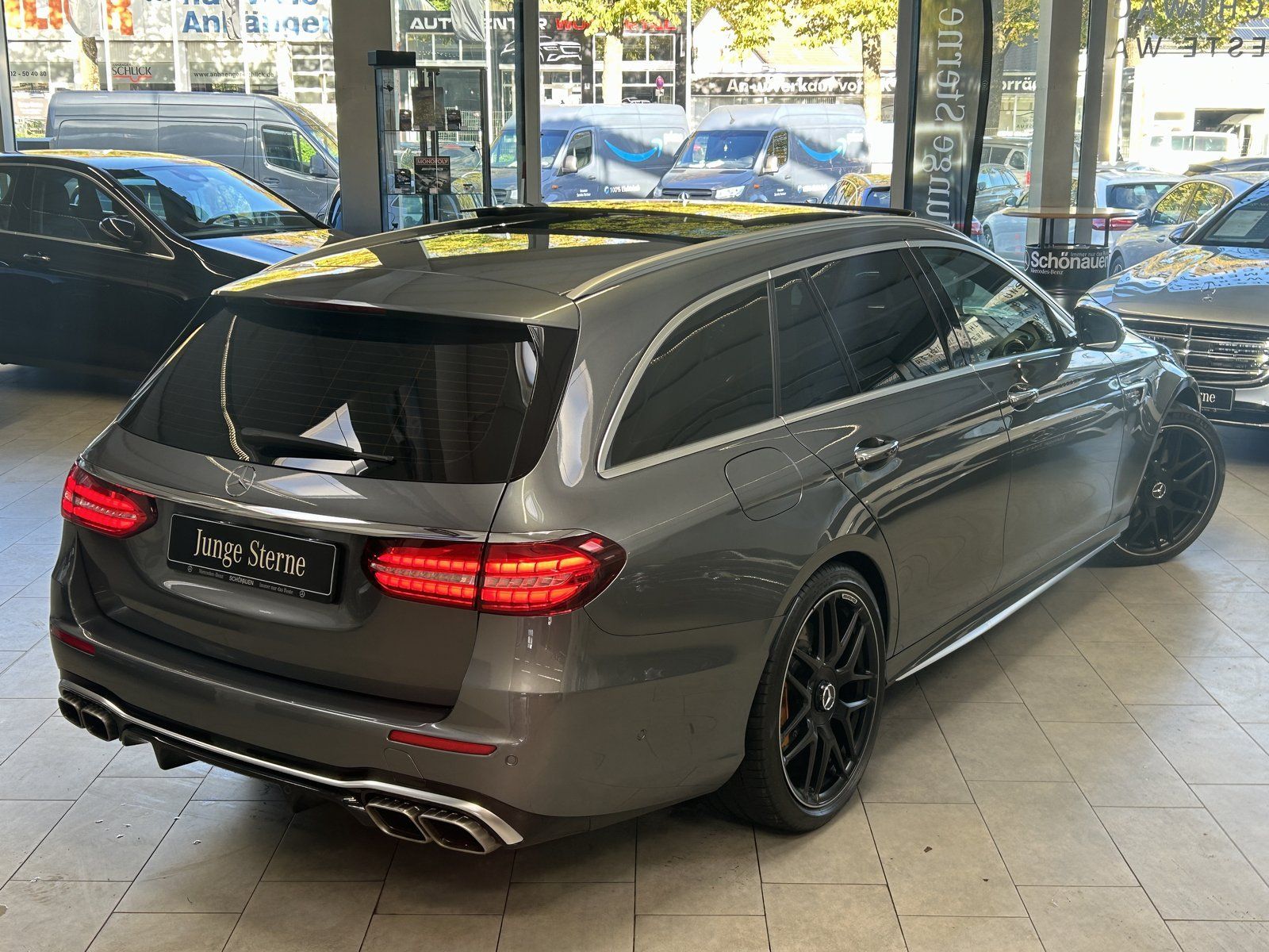 Fahrzeugabbildung Mercedes-Benz AMG E 63S 4M T KERAMIK+DRIVERS+CARBON+MBEAM+PANO