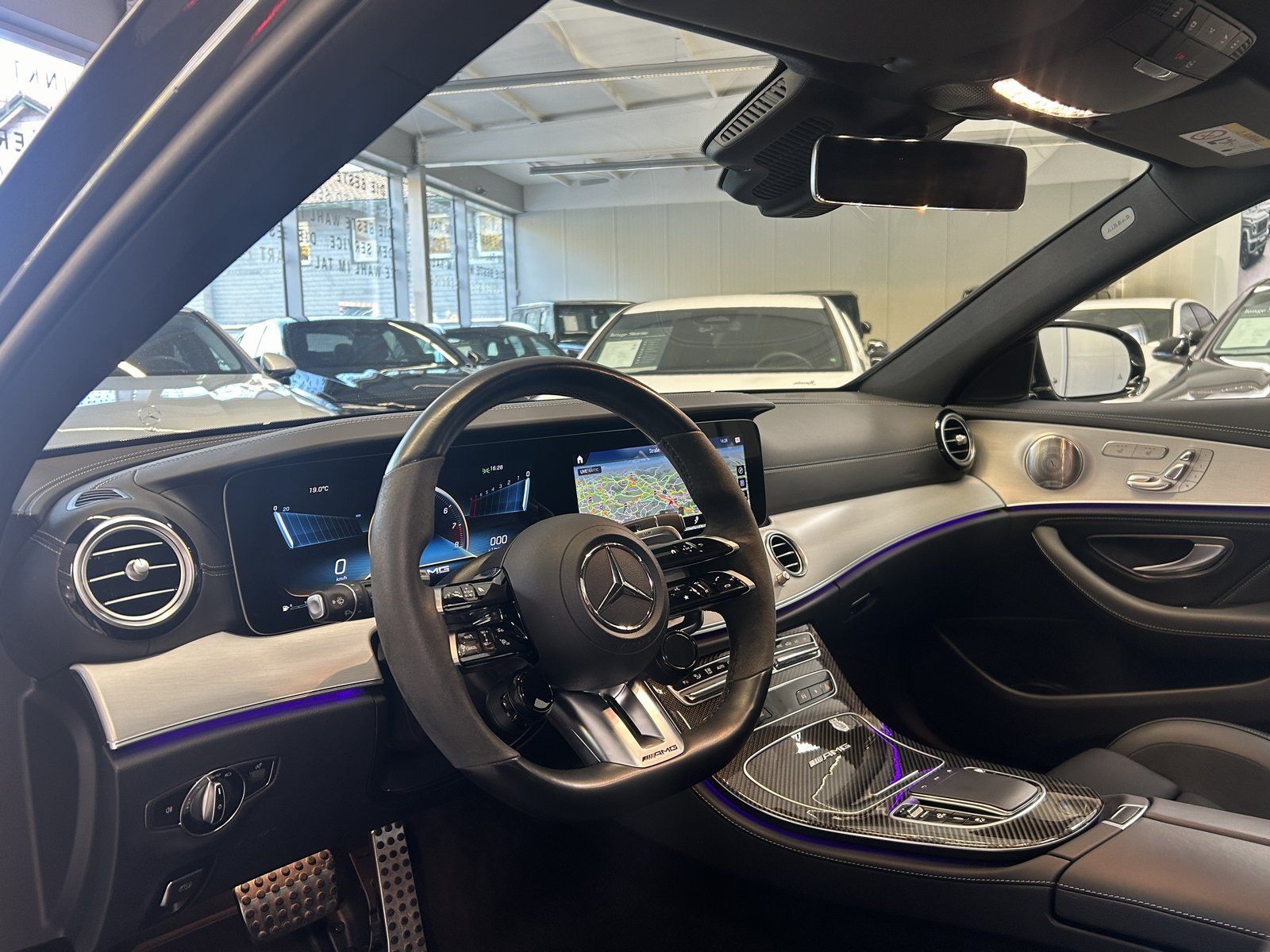 Fahrzeugabbildung Mercedes-Benz AMG E 63S 4M T KERAMIK+DRIVERS+CARBON+MBEAM+PANO