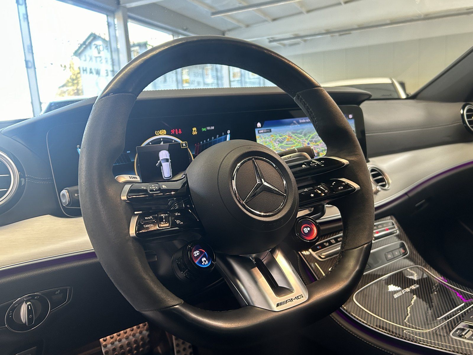 Fahrzeugabbildung Mercedes-Benz AMG E 63S 4M T KERAMIK+DRIVERS+CARBON+MBEAM+PANO