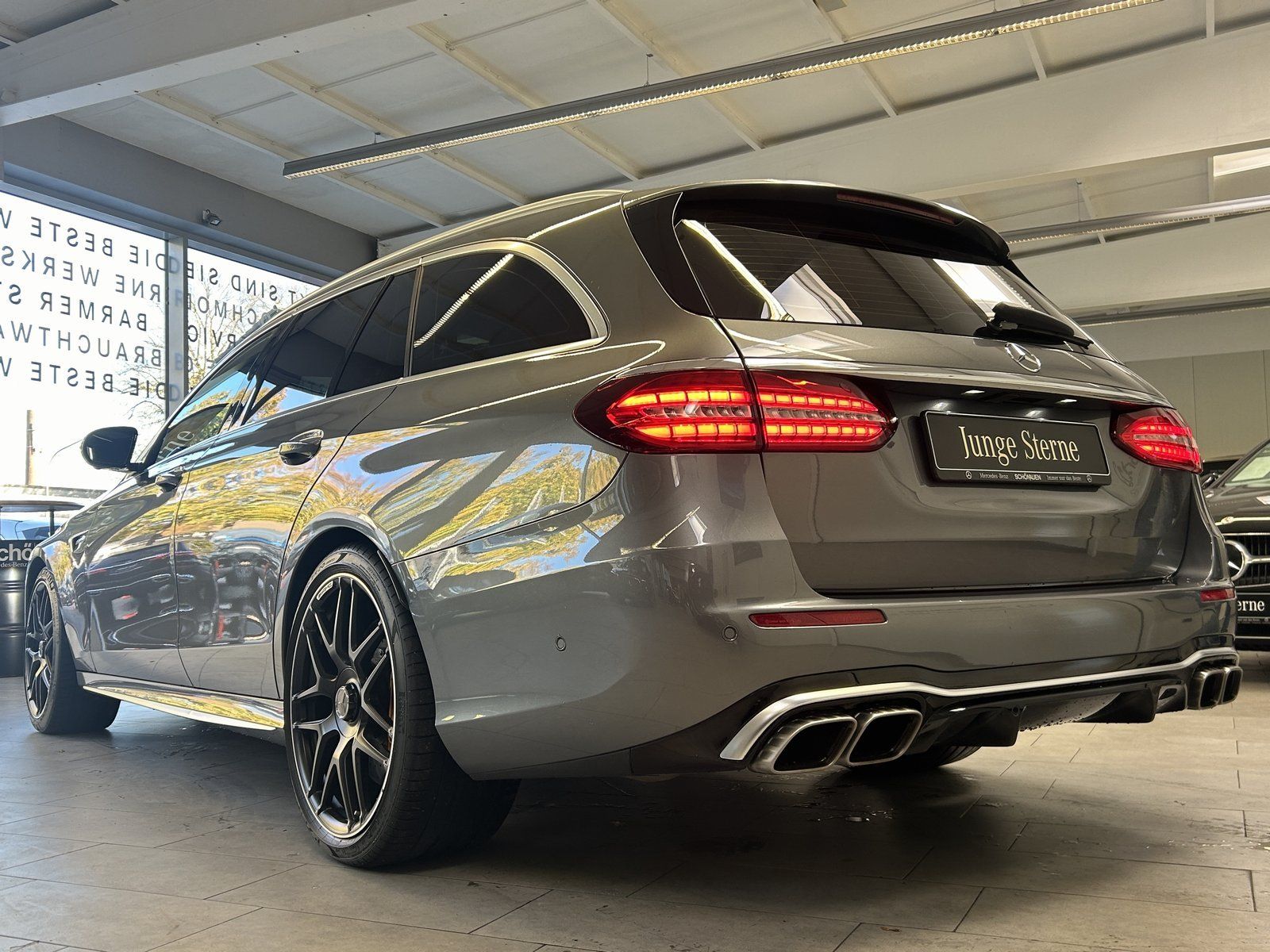 Fahrzeugabbildung Mercedes-Benz AMG E 63S 4M T KERAMIK+DRIVERS+CARBON+MBEAM+PANO