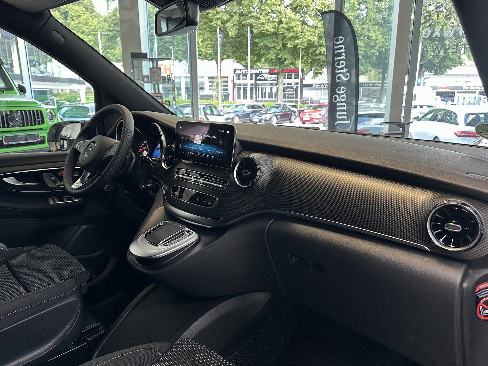 Fahrzeugabbildung Mercedes-Benz V 220d 4Matic lang AMG+AIRMATIC+DISTR+CARPLAY