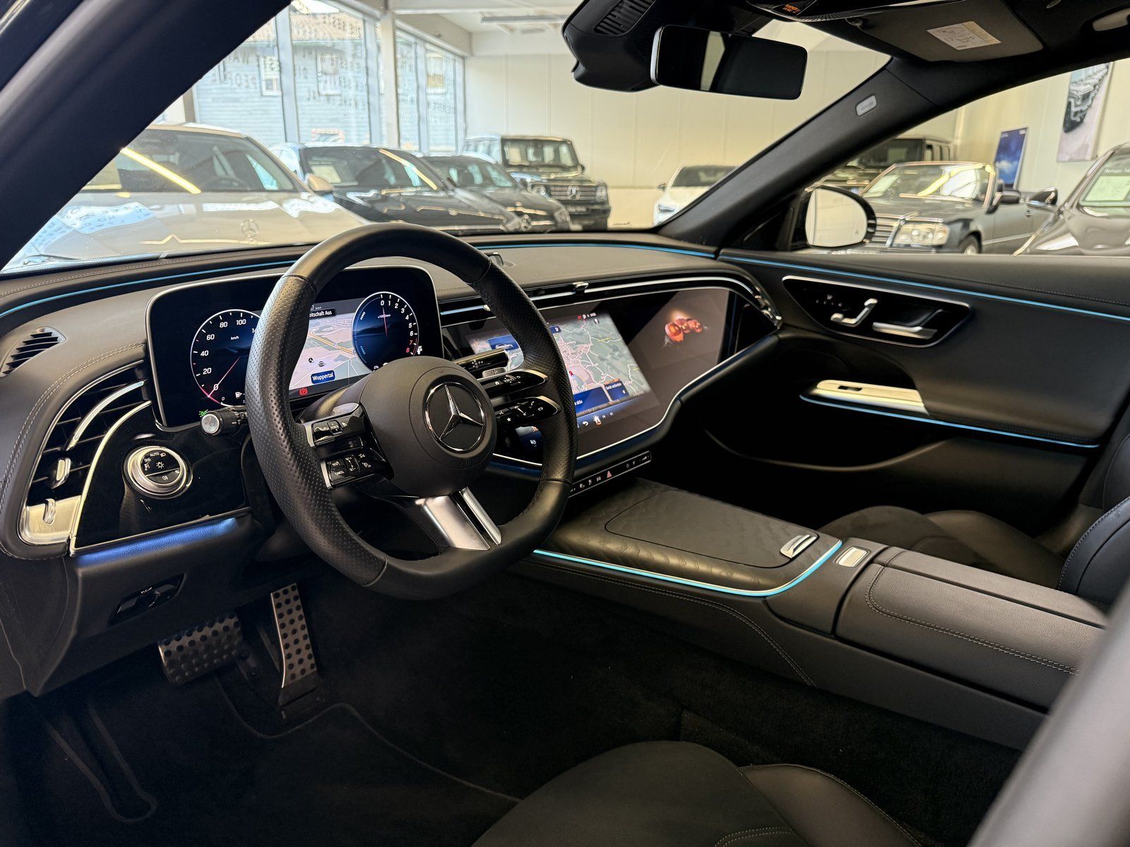 Fahrzeugabbildung Mercedes-Benz E 300e T AMG+DISTR+PANO+MEMORY+DIGITAL+360°+KEYL