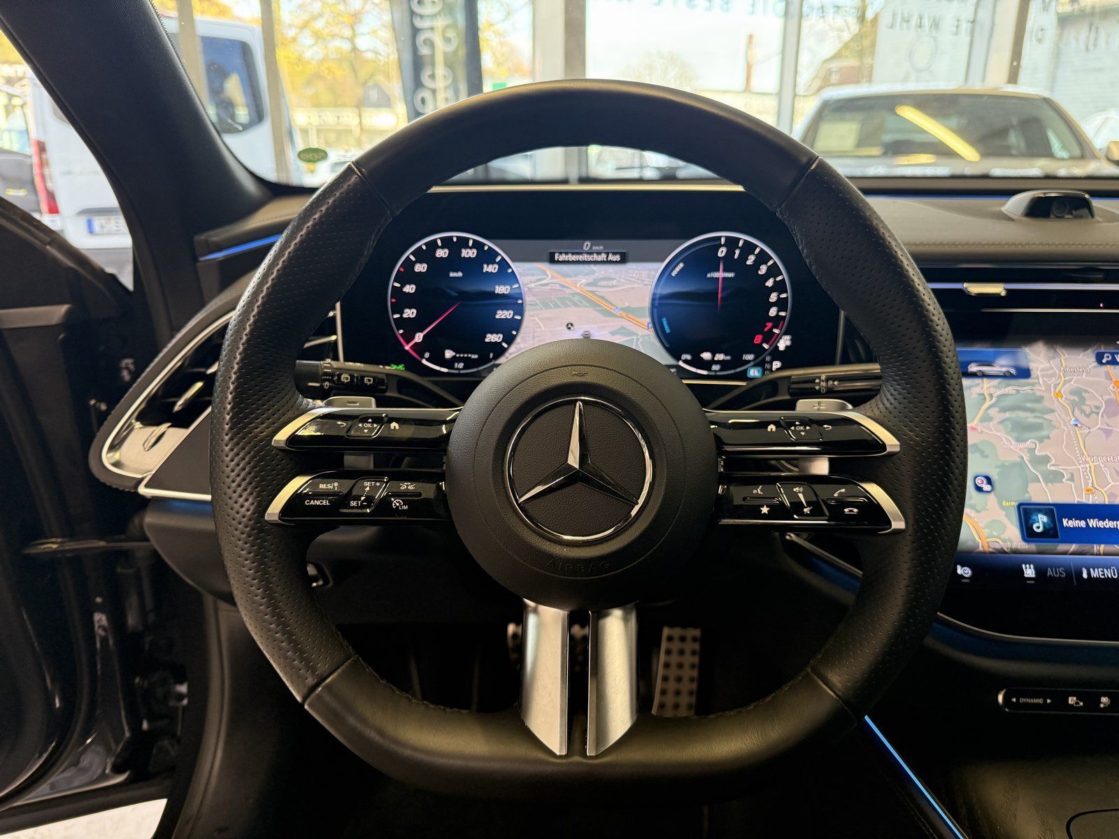 Fahrzeugabbildung Mercedes-Benz E 300e T AMG+DISTR+PANO+MEMORY+DIGITAL+360°+KEYL