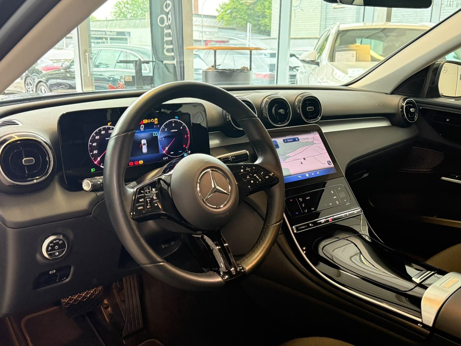 Fahrzeugabbildung Mercedes-Benz C 220d T KAMERA+CARPLAY+LED+SPUR+EASYPACK+DAB