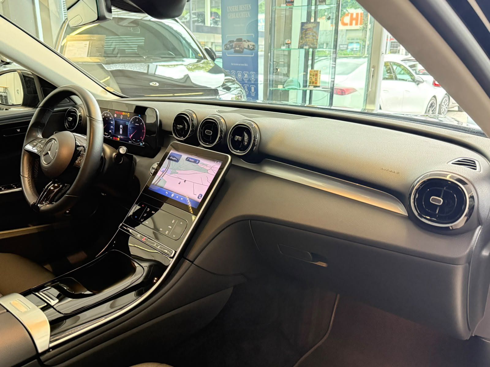 Fahrzeugabbildung Mercedes-Benz C 220d T KAMERA+CARPLAY+LED+SPUR+EASYPACK+DAB