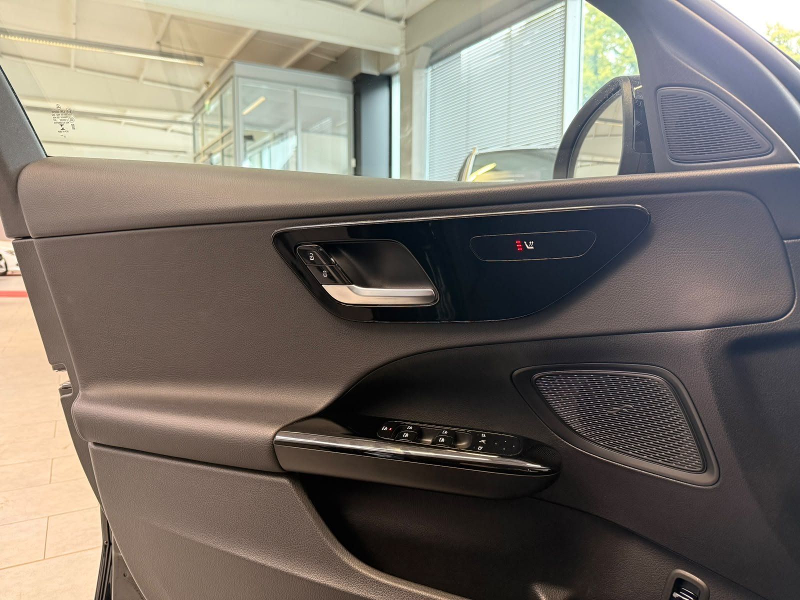 Fahrzeugabbildung Mercedes-Benz C 220d T KAMERA+CARPLAY+LED+SPUR+EASYPACK+DAB