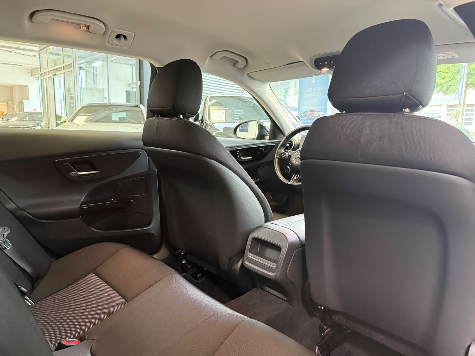 Fahrzeugabbildung Mercedes-Benz C 220d T KAMERA+CARPLAY+LED+SPUR+EASYPACK+DAB