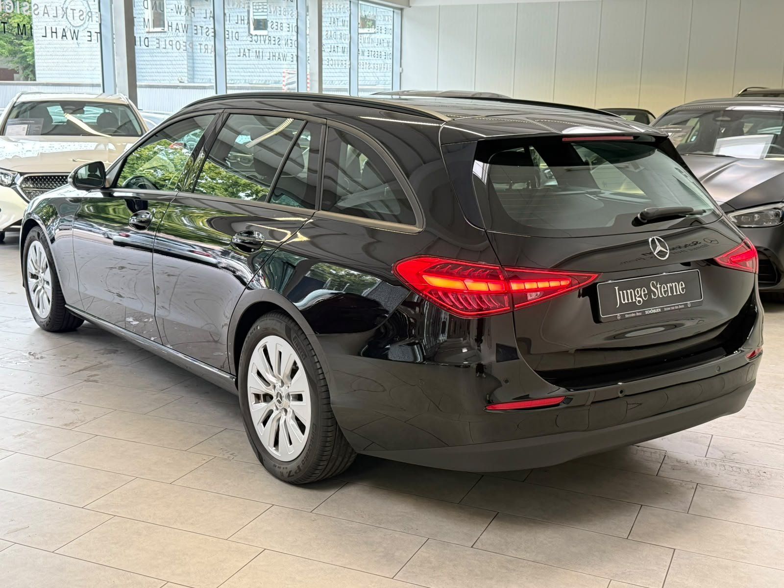Fahrzeugabbildung Mercedes-Benz C 220d T KAMERA+CARPLAY+LED+SPUR+EASYPACK+DAB