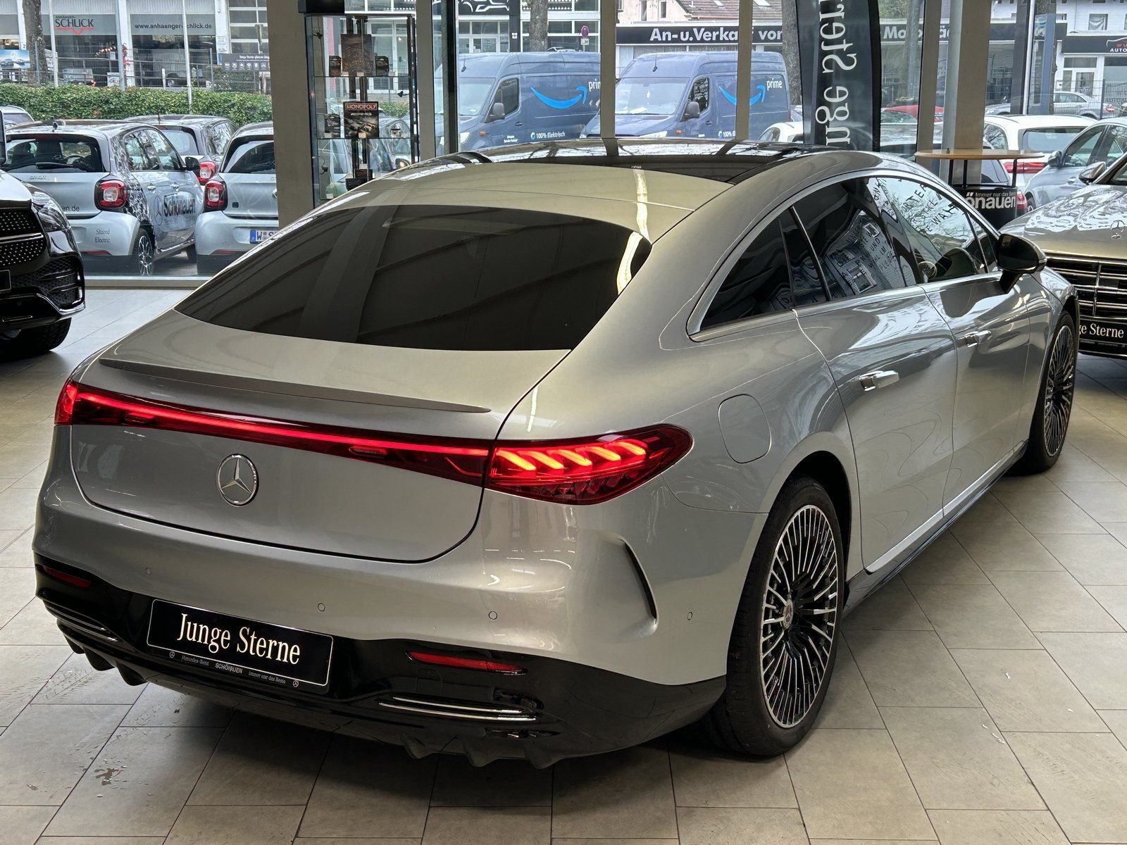 Fahrzeugabbildung Mercedes-Benz EQS 580 4M AMG+CARBON+AIRMATIC+PANO+DISTR+BURMES