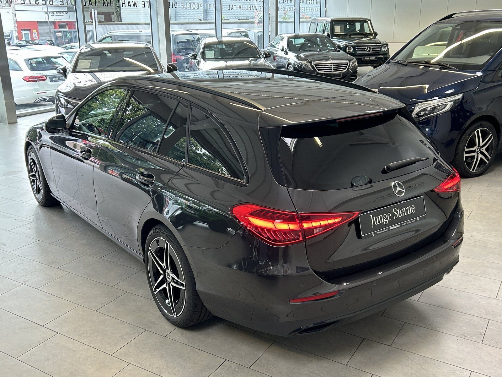 Fahrzeugabbildung Mercedes-Benz C 300 4MATIC T AMG 18"+PANO+DISTRONIC+360°+