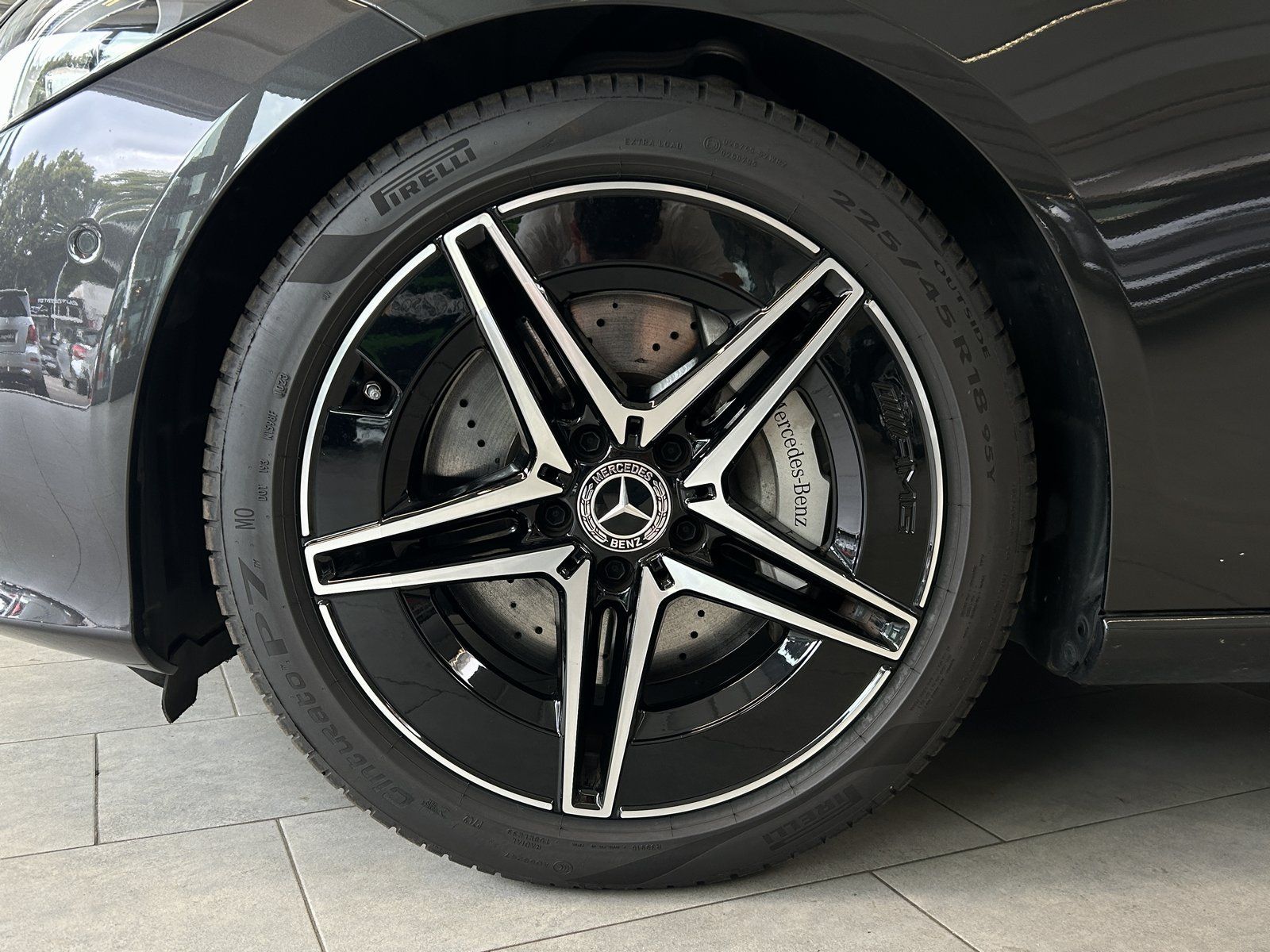 Fahrzeugabbildung Mercedes-Benz C 300 4MATIC T AMG 18"+PANO+DISTRONIC+360°+