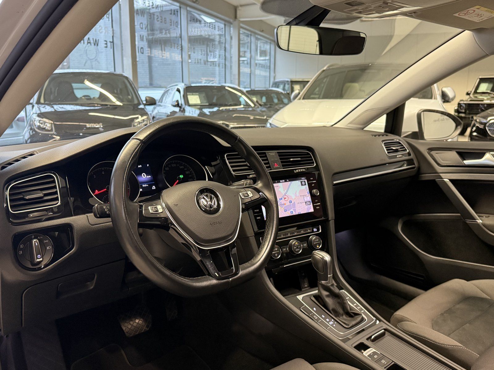 Fahrzeugabbildung Volkswagen Golf VII 1.4 TSI BMT Highline DSG+PANO+PDC