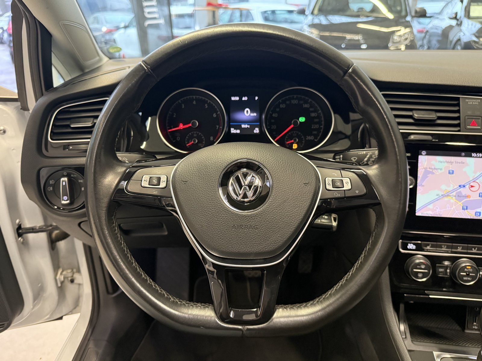 Fahrzeugabbildung Volkswagen Golf VII 1.4 TSI BMT Highline DSG+PANO+PDC