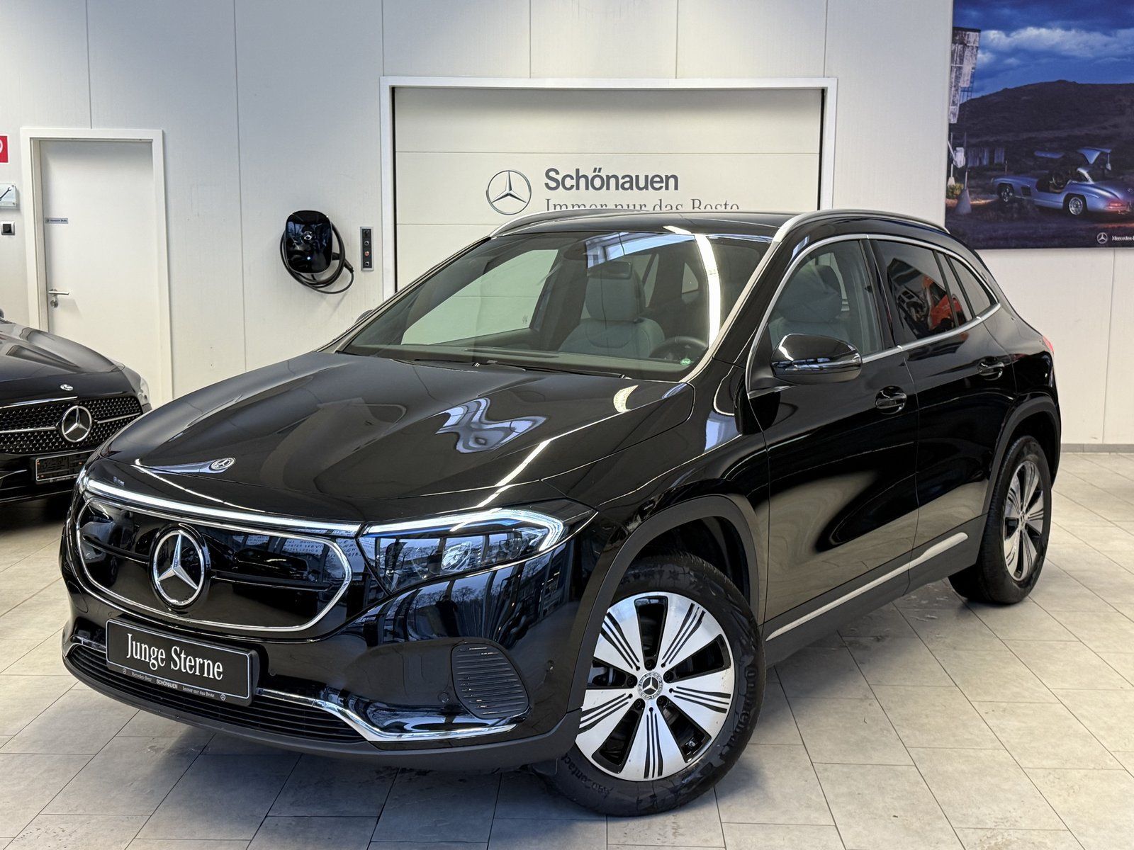 Mercedes-Benz EQA 250 ADVANCED PANO+SIDEBAGS+SHZ+CARPLAY