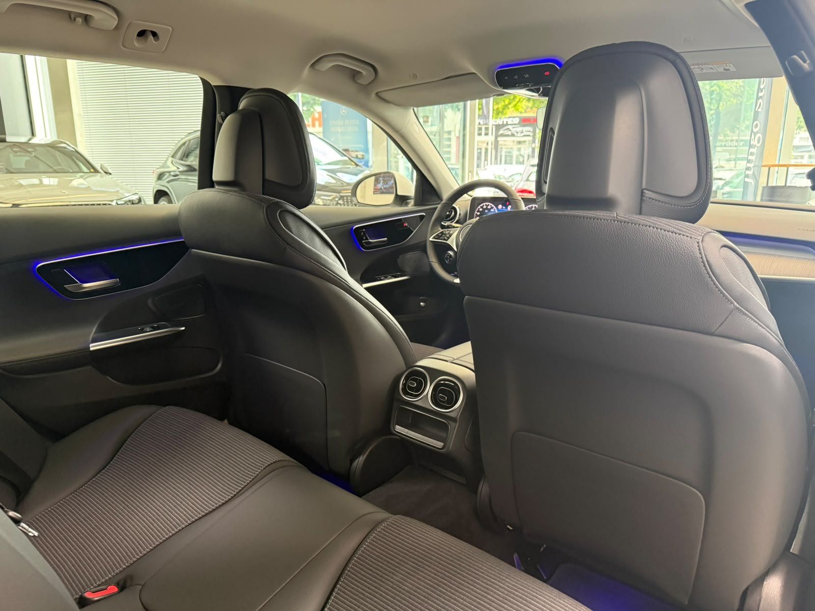 Fahrzeugabbildung Mercedes-Benz C 200 T Avantgarde CARPLAY+360°+TOTW.+LED+DAB
