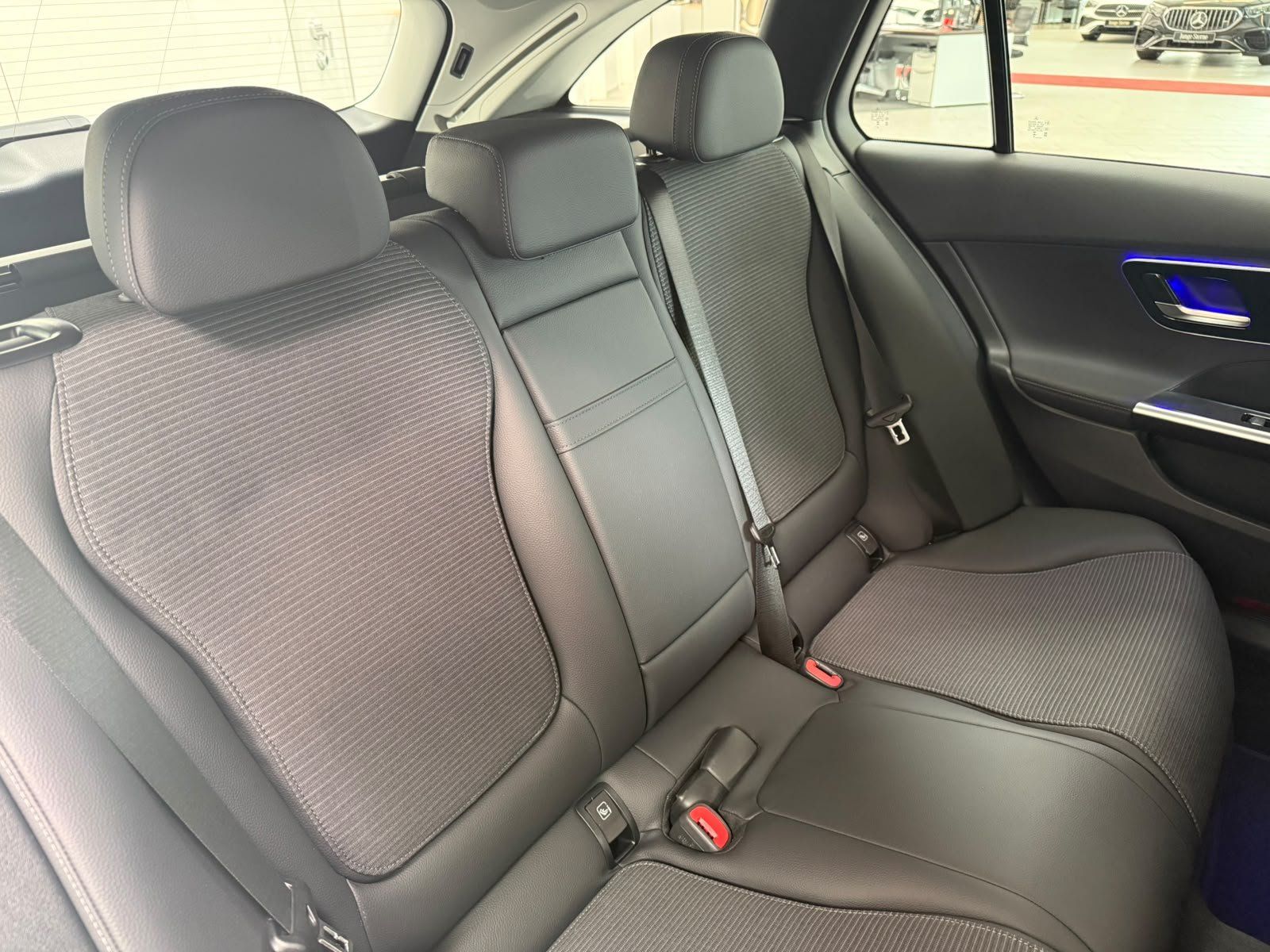 Fahrzeugabbildung Mercedes-Benz C 200 T Avantgarde CARPLAY+360°+TOTW.+LED+DAB