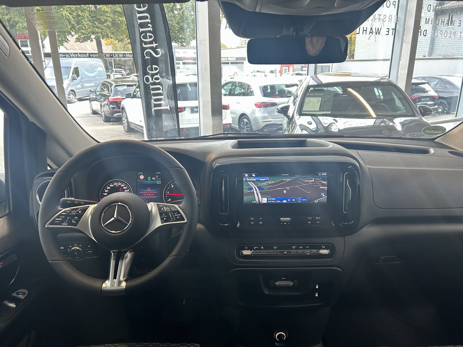 Fahrzeugabbildung Mercedes-Benz Vito Tourer PRO 114 MOPF+MBUX+SHZ+9 Sitze+DISTRO