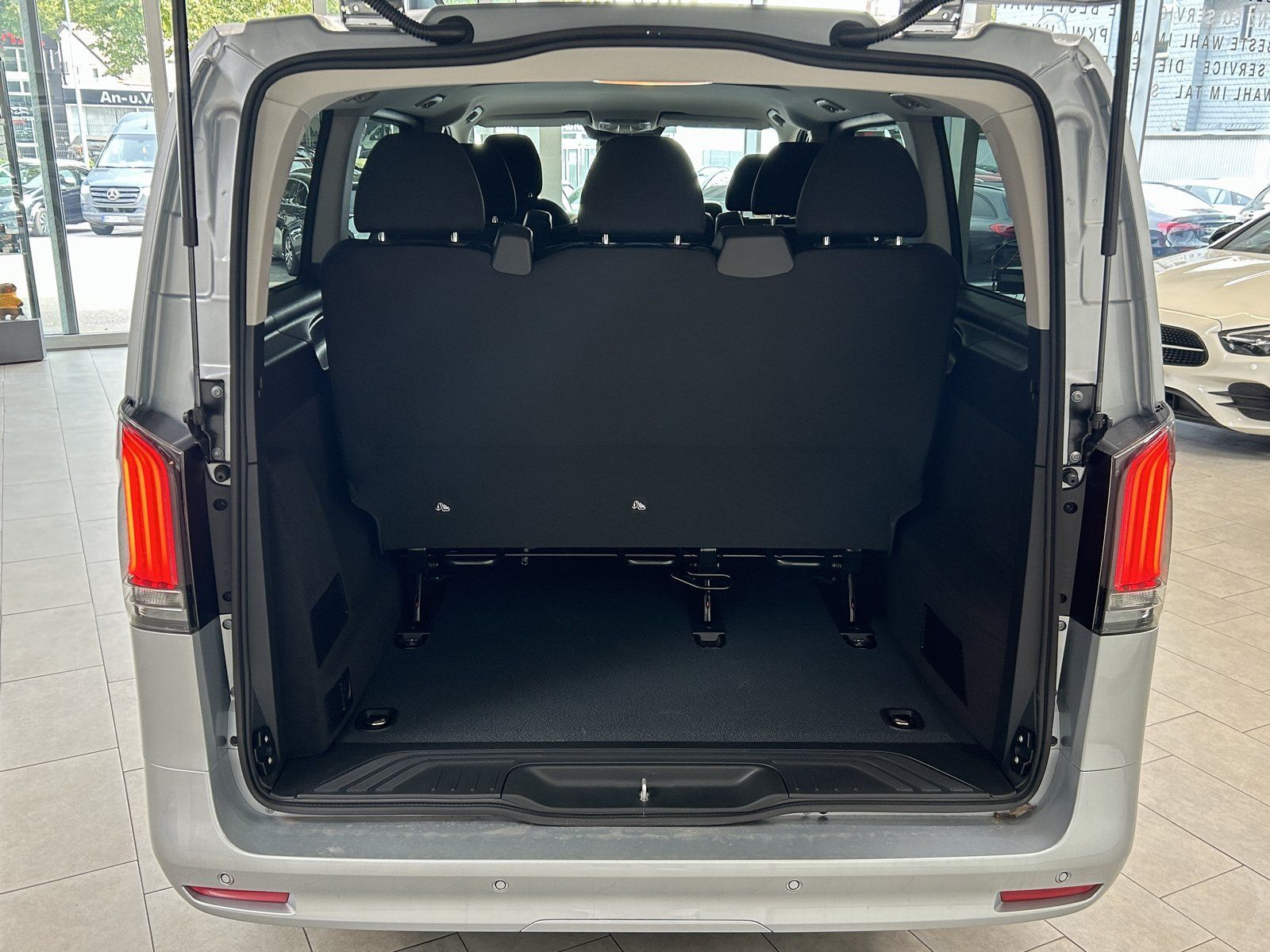 Fahrzeugabbildung Mercedes-Benz Vito Tourer PRO 114 MOPF+MBUX+SHZ+9 Sitze+DISTRO