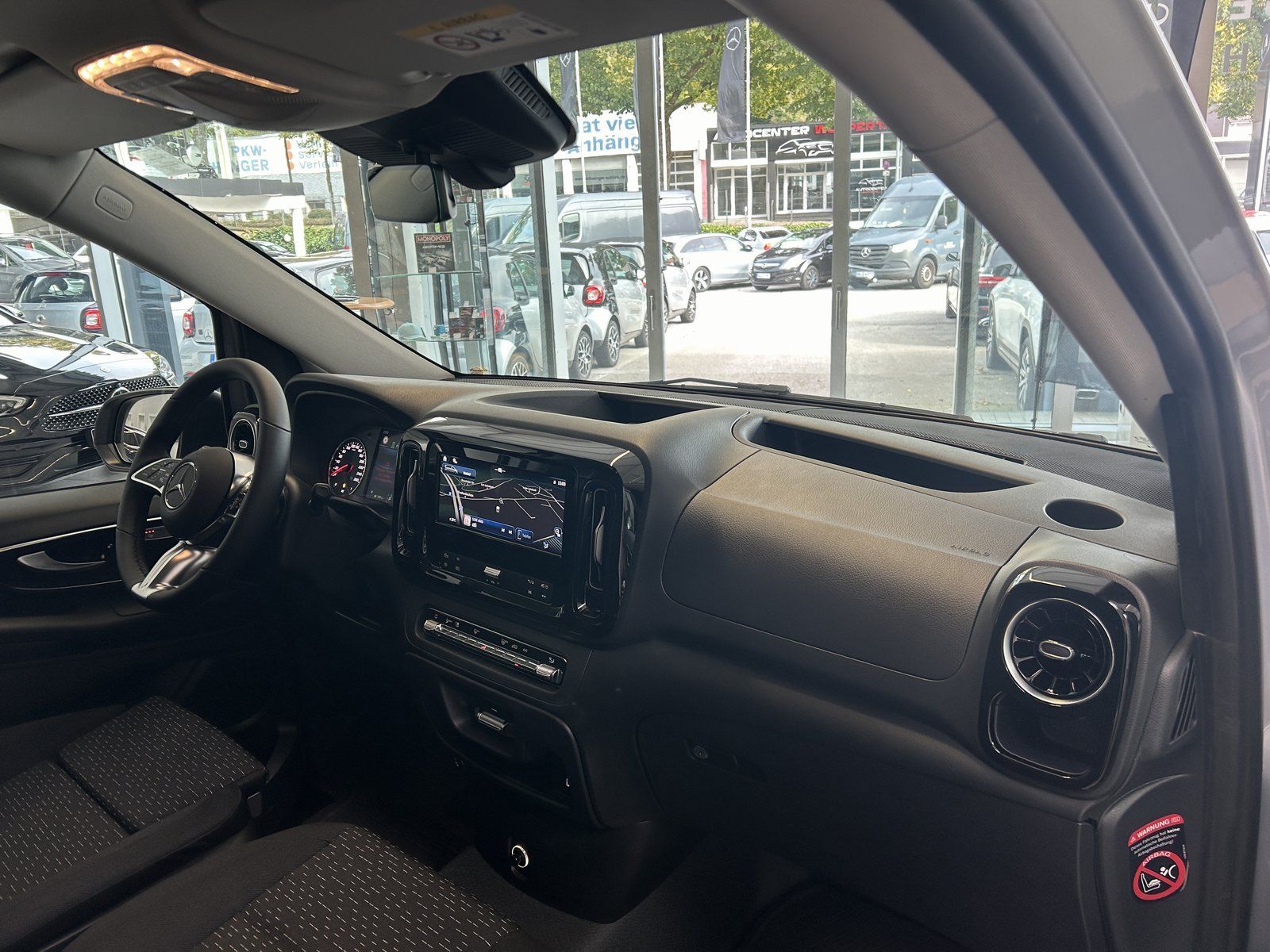 Fahrzeugabbildung Mercedes-Benz Vito Tourer PRO 114 MOPF+MBUX+SHZ+9 Sitze+DISTRO