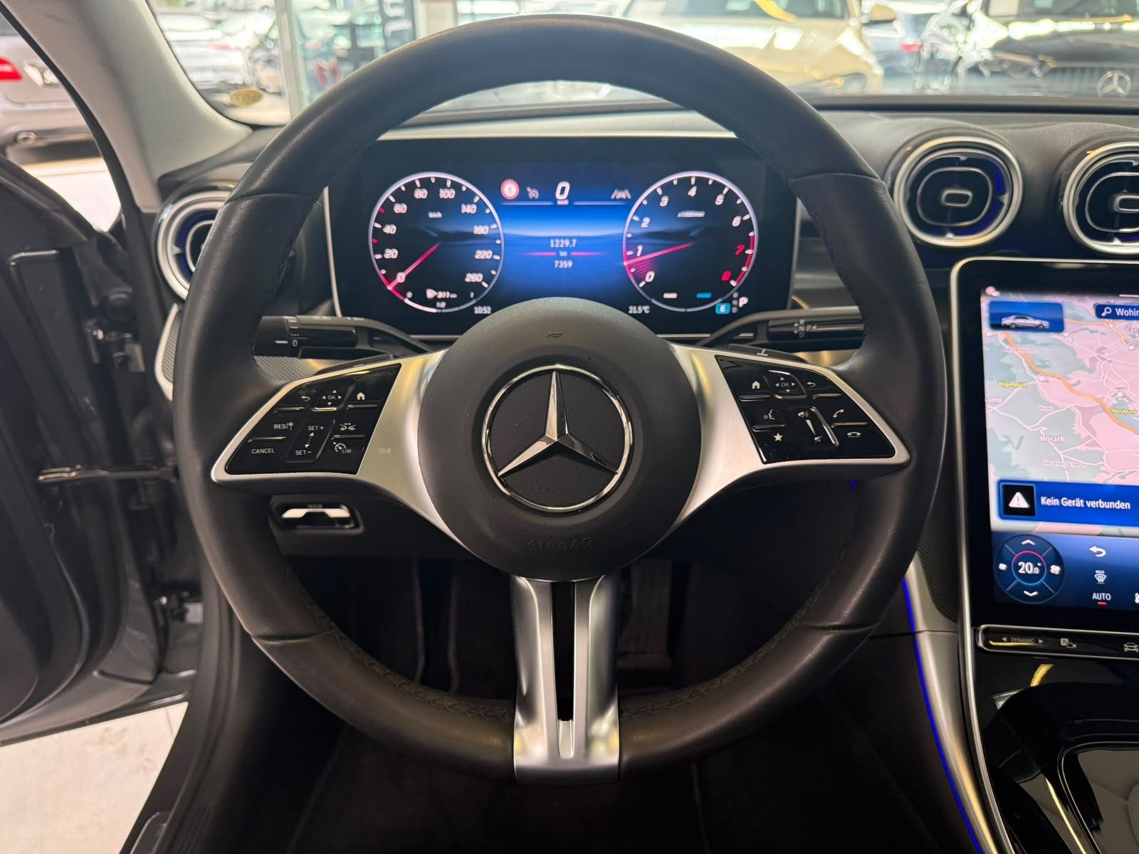 Fahrzeugabbildung Mercedes-Benz C 200 PANO+MEMORY+LED+KAMERA+TOTW.+CARPLAY+DAB