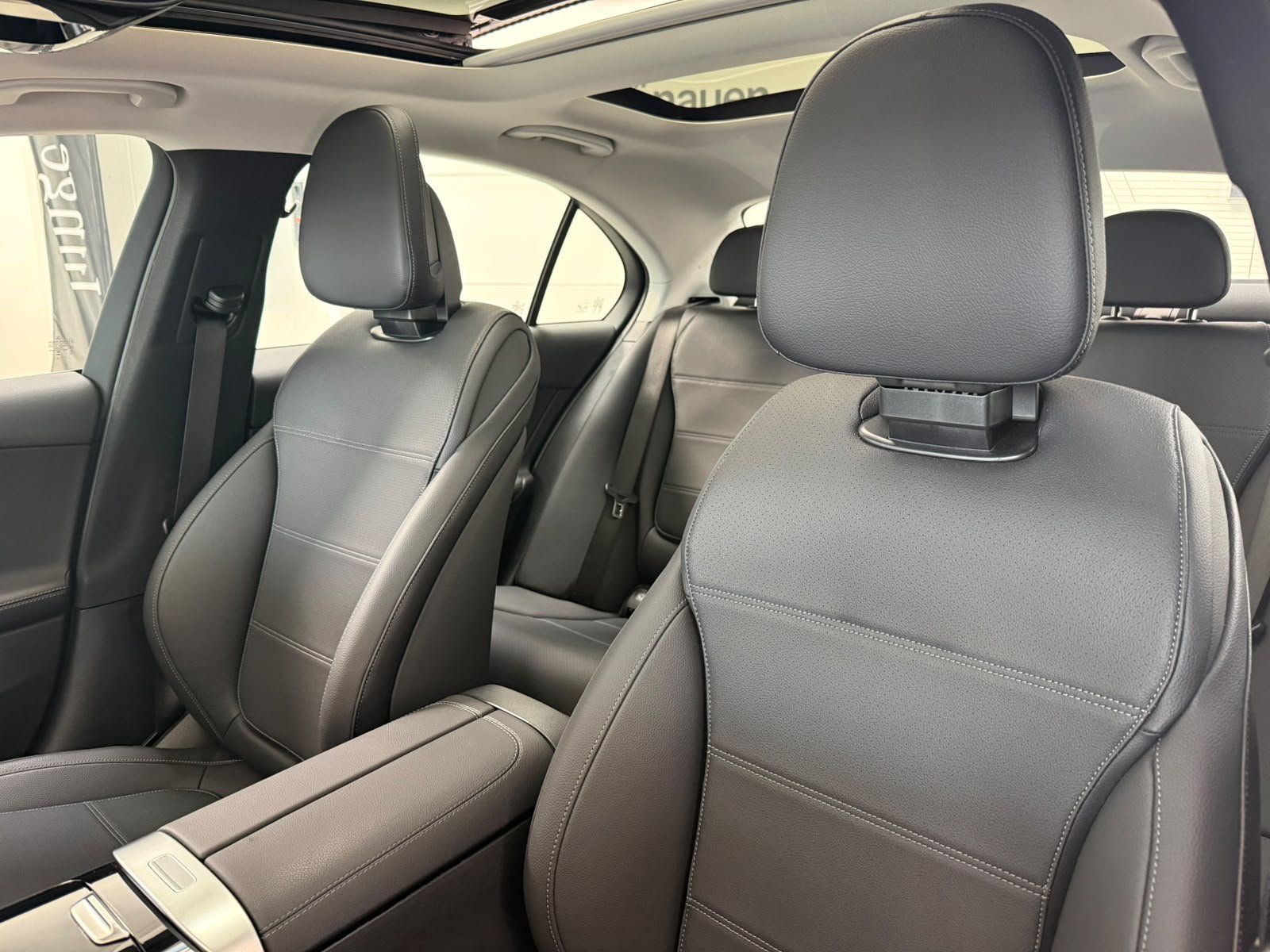 Fahrzeugabbildung Mercedes-Benz C 200 PANO+MEMORY+LED+KAMERA+TOTW.+CARPLAY+DAB