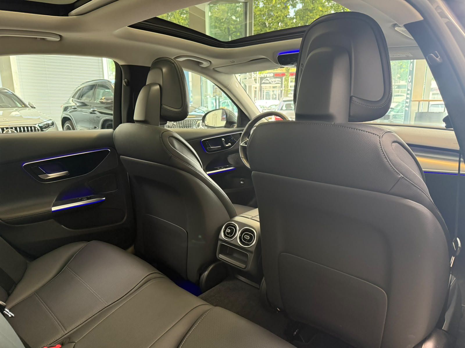 Fahrzeugabbildung Mercedes-Benz C 200 PANO+MEMORY+LED+KAMERA+TOTW.+CARPLAY+DAB