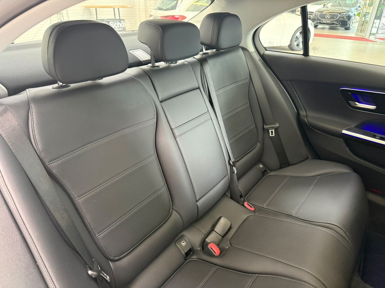 Fahrzeugabbildung Mercedes-Benz C 200 PANO+MEMORY+LED+KAMERA+TOTW.+CARPLAY+DAB