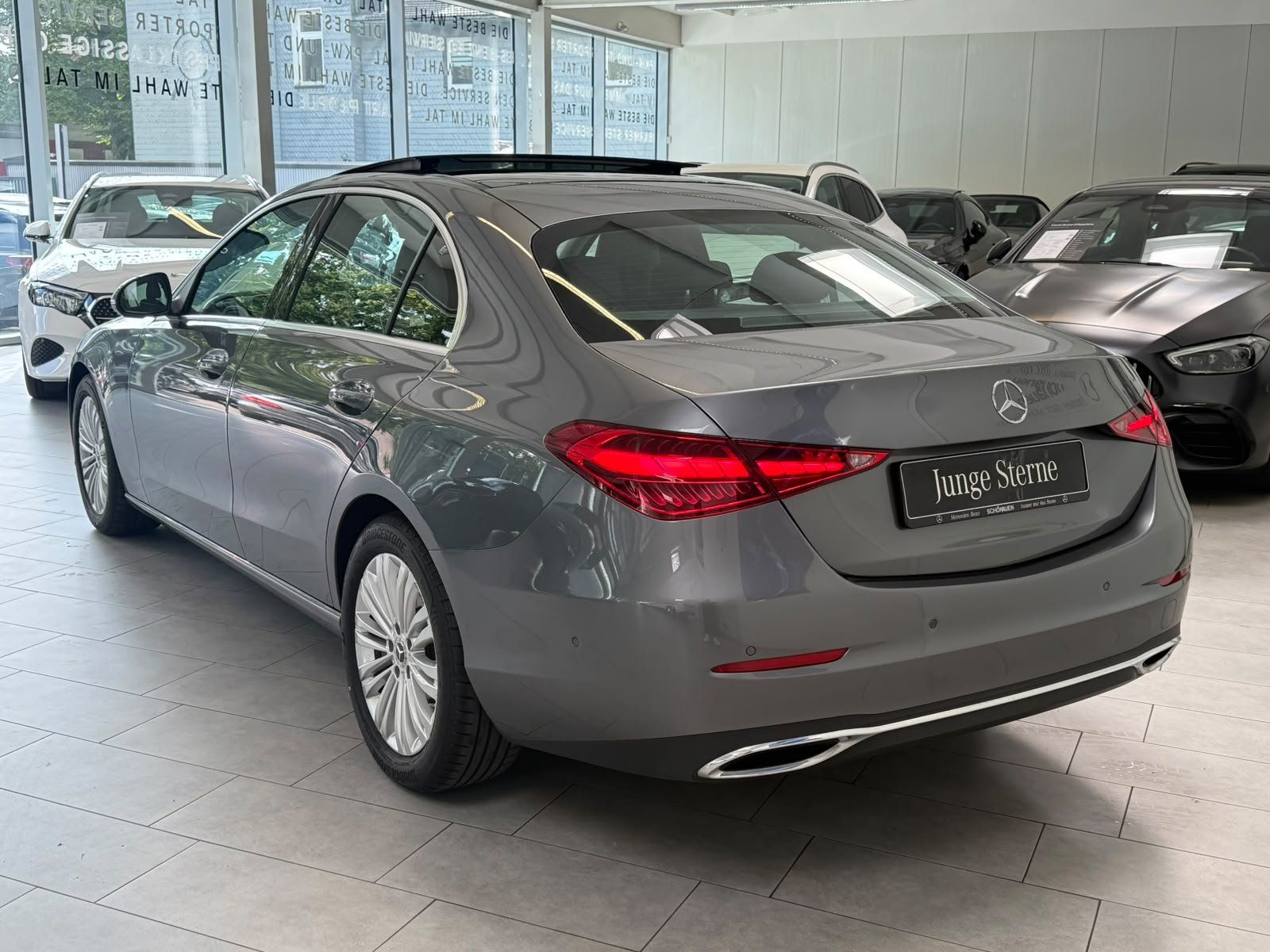 Fahrzeugabbildung Mercedes-Benz C 200 PANO+MEMORY+LED+KAMERA+TOTW.+CARPLAY+DAB