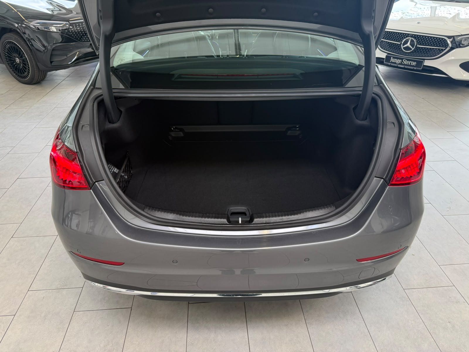 Fahrzeugabbildung Mercedes-Benz C 200 PANO+MEMORY+LED+KAMERA+TOTW.+CARPLAY+DAB