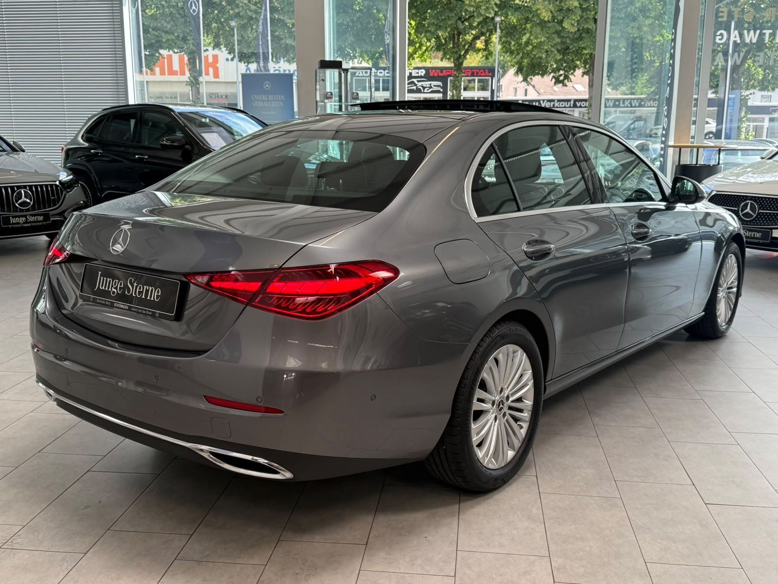 Fahrzeugabbildung Mercedes-Benz C 200 PANO+MEMORY+LED+KAMERA+TOTW.+CARPLAY+DAB