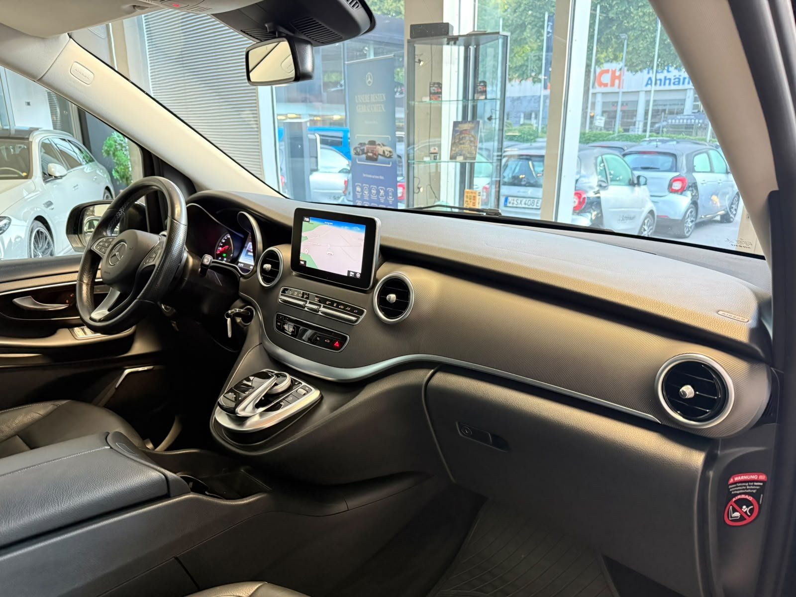 Fahrzeugabbildung Mercedes-Benz V 250d EDITION lang COMAND+PANO+BURM+STDHZ+AHK