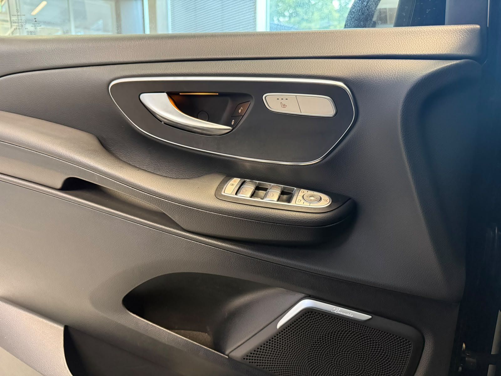 Fahrzeugabbildung Mercedes-Benz V 250d EDITION lang COMAND+PANO+BURM+STDHZ+AHK