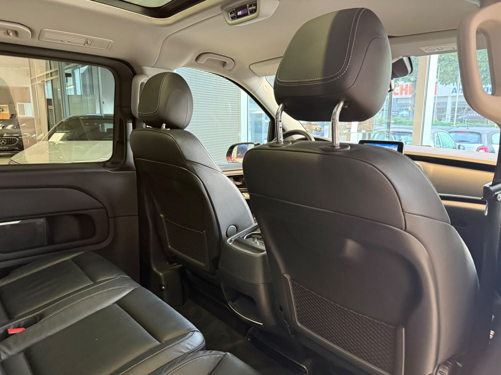 Fahrzeugabbildung Mercedes-Benz V 250d EDITION lang COMAND+PANO+BURM+STDHZ+AHK