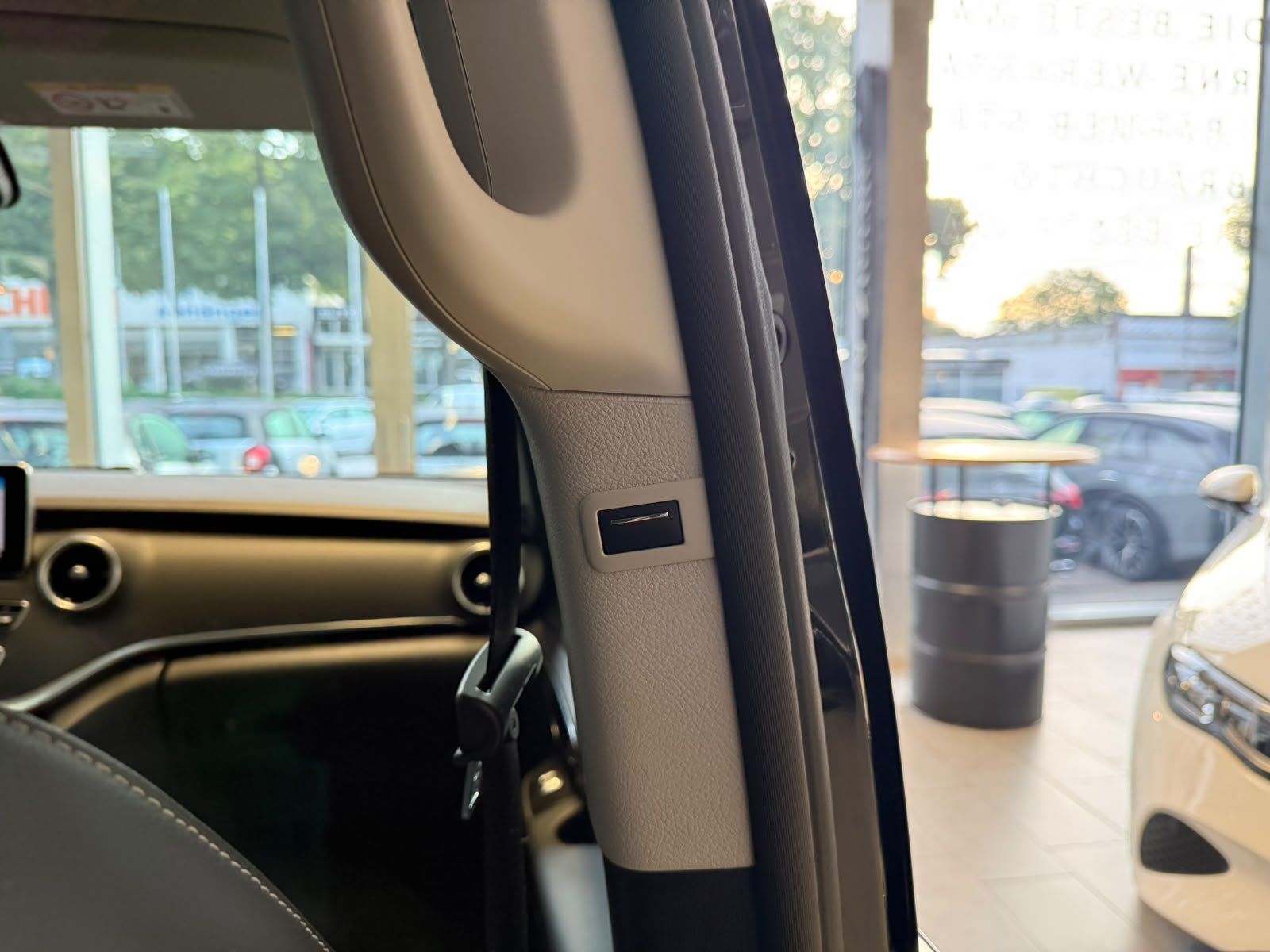 Fahrzeugabbildung Mercedes-Benz V 250d EDITION lang COMAND+PANO+BURM+STDHZ+AHK