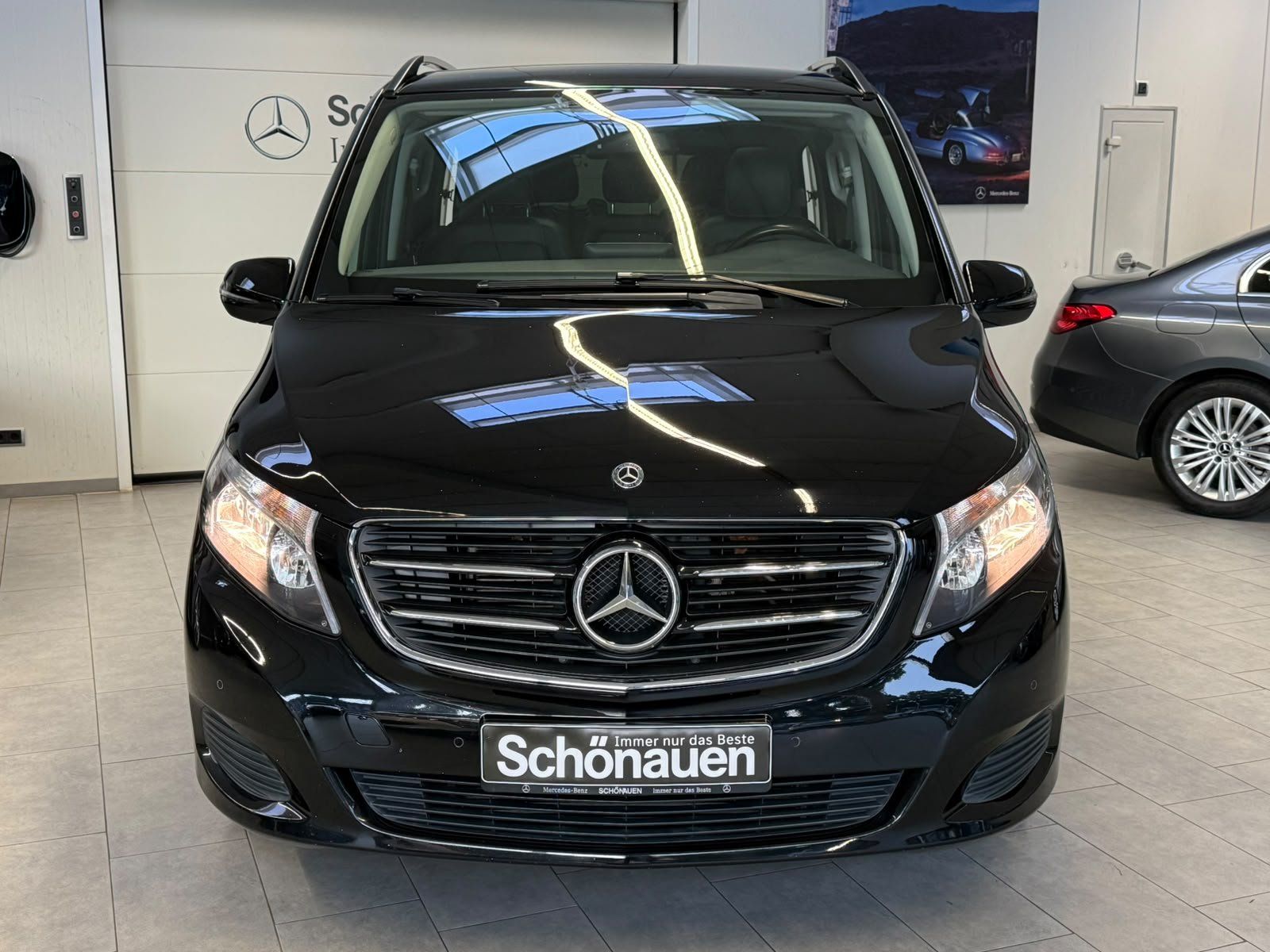 Fahrzeugabbildung Mercedes-Benz V 250d EDITION lang COMAND+PANO+BURM+STDHZ+AHK