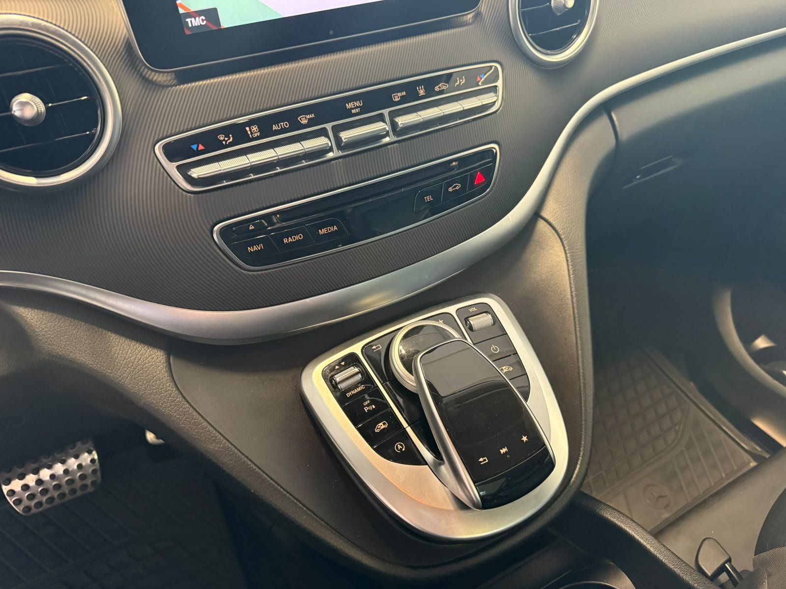 Fahrzeugabbildung Mercedes-Benz V 250d EDITION lang COMAND+PANO+BURM+STDHZ+AHK