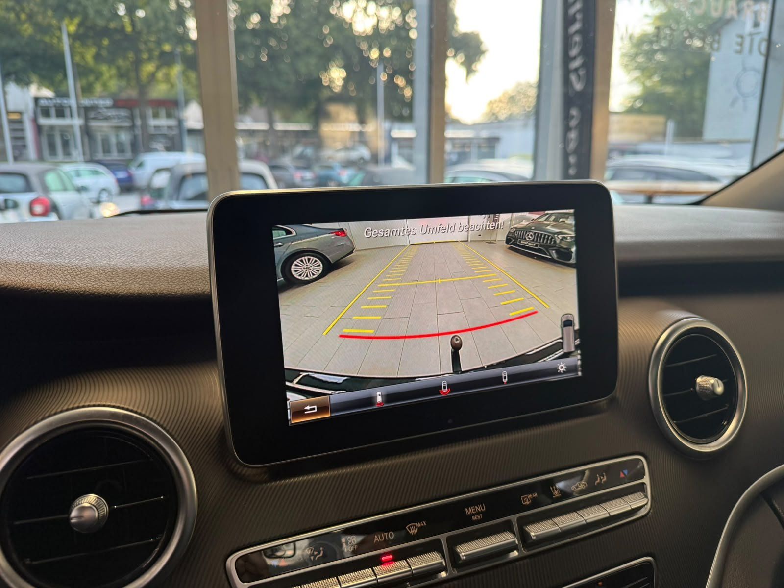 Fahrzeugabbildung Mercedes-Benz V 250d EDITION lang COMAND+PANO+BURM+STDHZ+AHK