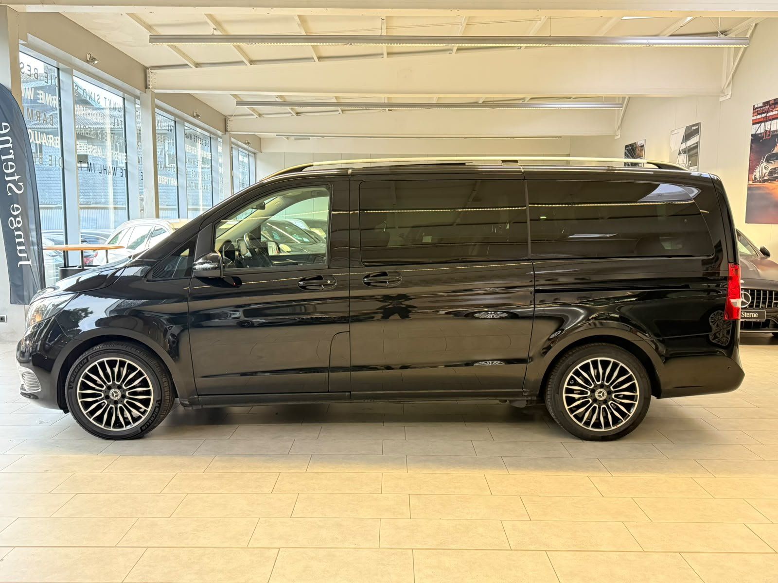 Fahrzeugabbildung Mercedes-Benz V 250d EDITION lang COMAND+PANO+BURM+STDHZ+AHK