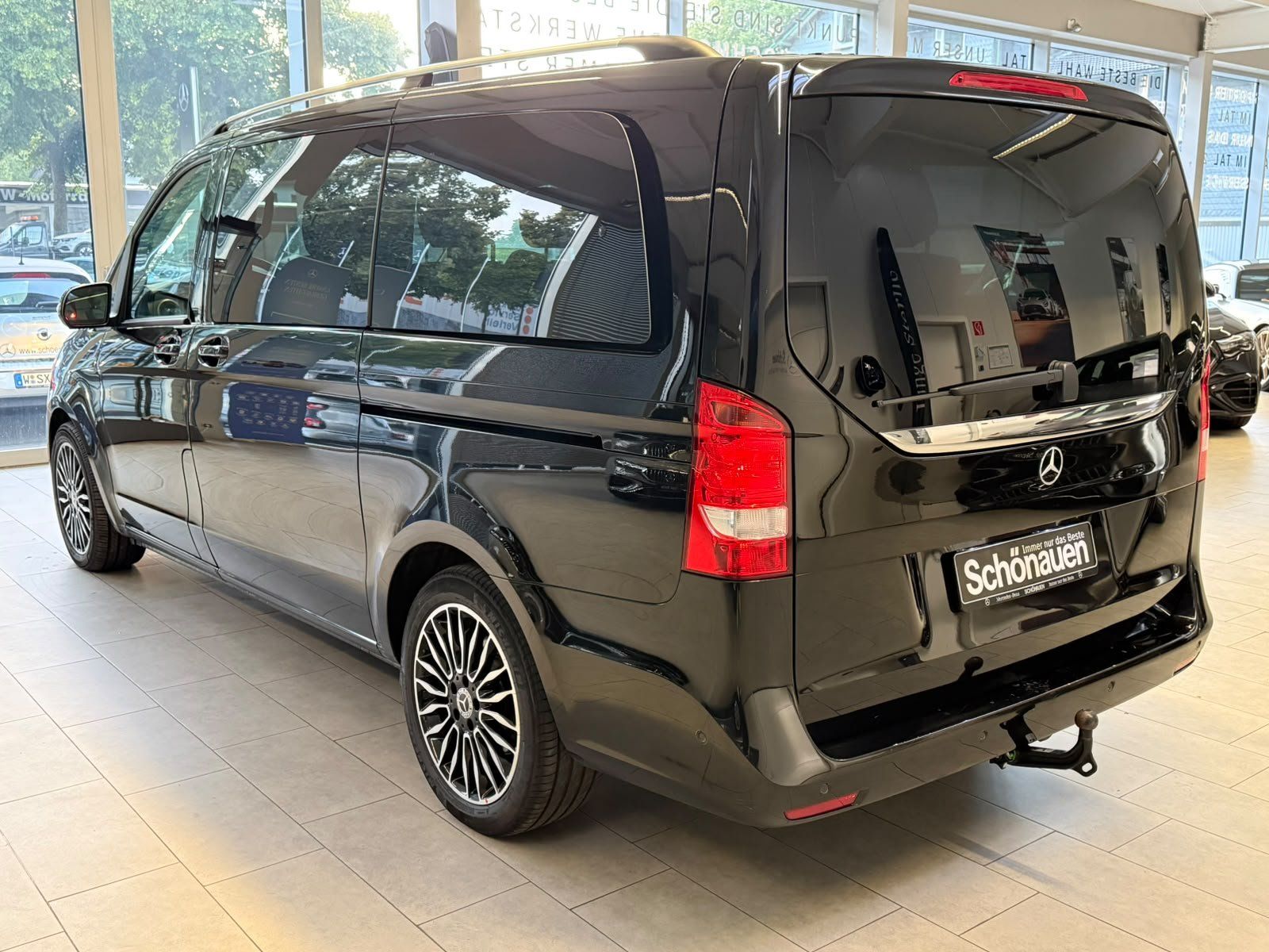 Fahrzeugabbildung Mercedes-Benz V 250d EDITION lang COMAND+PANO+BURM+STDHZ+AHK