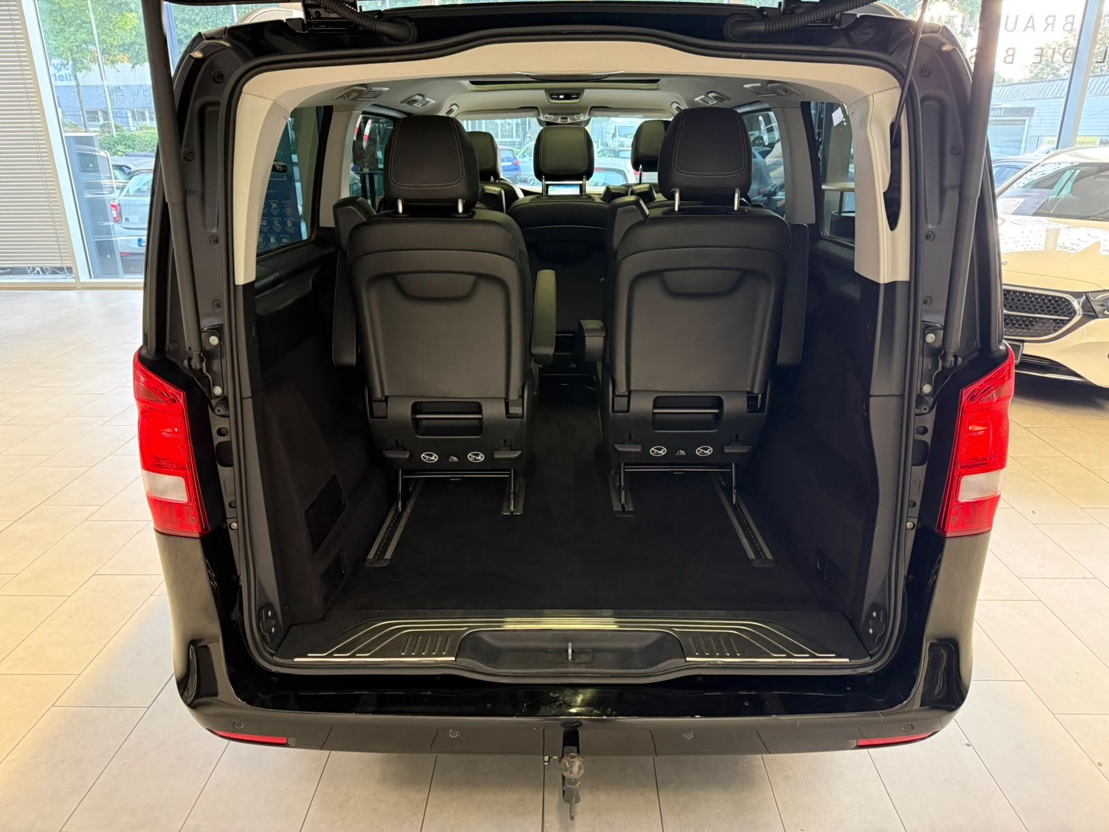 Fahrzeugabbildung Mercedes-Benz V 250d EDITION lang COMAND+PANO+BURM+STDHZ+AHK