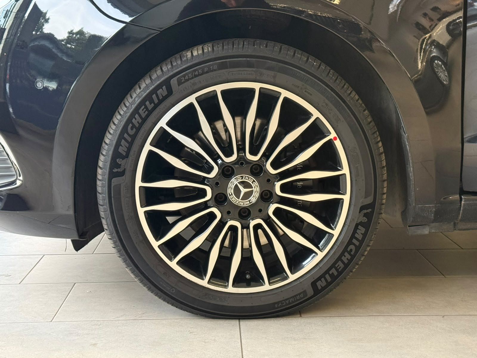 Fahrzeugabbildung Mercedes-Benz V 250d EDITION lang COMAND+PANO+BURM+STDHZ+AHK