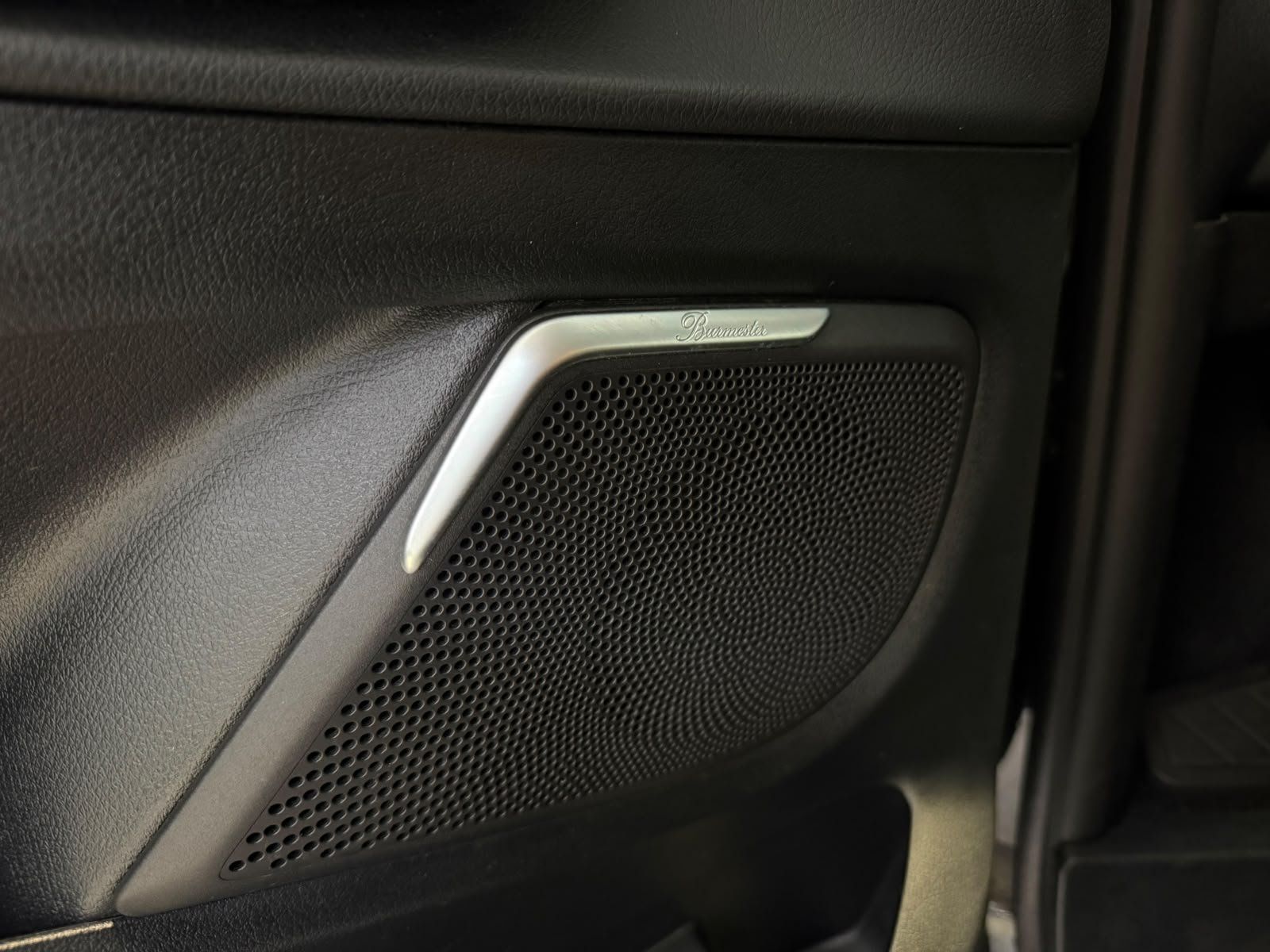 Fahrzeugabbildung Mercedes-Benz V 250d EDITION lang COMAND+PANO+BURM+STDHZ+AHK
