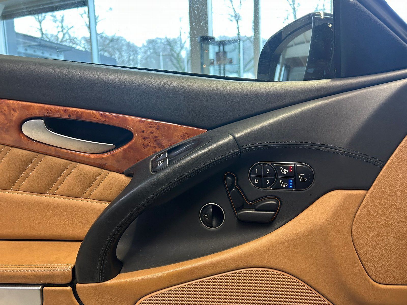 Fahrzeugabbildung Mercedes-Benz SL 600 Roadster COMAND+PANO+ABC+BOSE+SITZKLIMA