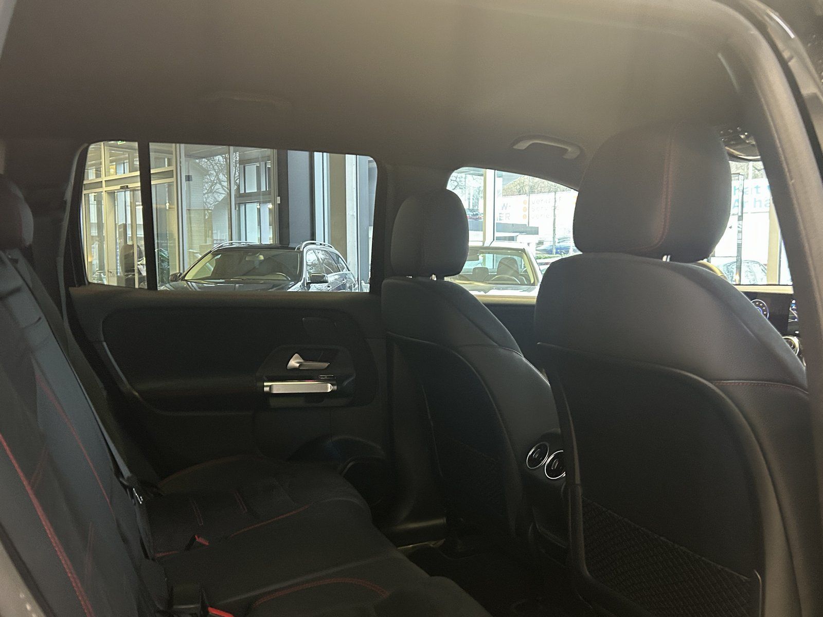 Fahrzeugabbildung Mercedes-Benz EQB 300 4M AMG+NIGHT+KAMERA+TOTW+KEYLESS+LED+DAB