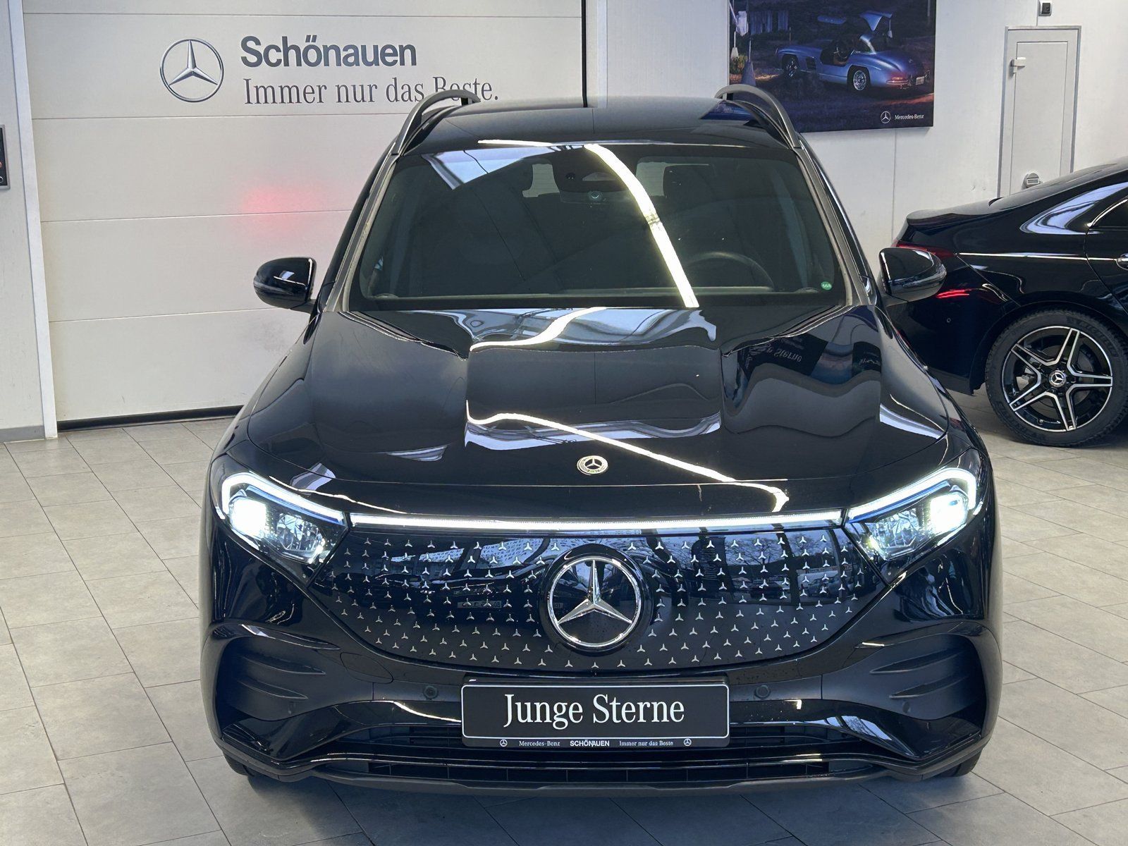 Fahrzeugabbildung Mercedes-Benz EQB 300 4M AMG+NIGHT+KAMERA+TOTW+KEYLESS+LED+DAB