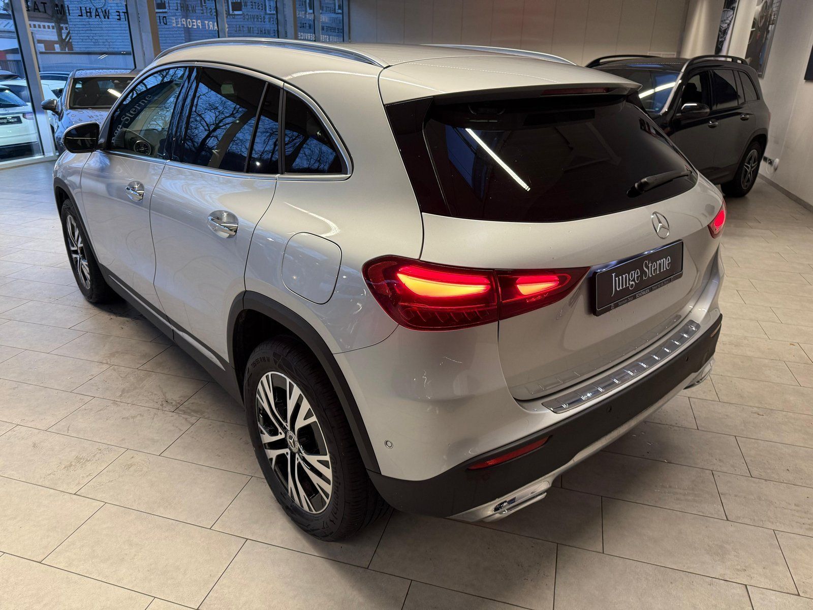 Fahrzeugabbildung Mercedes-Benz GLA 200 Progressive MBEAM+KAMERA+KEYLESS+EASYPK