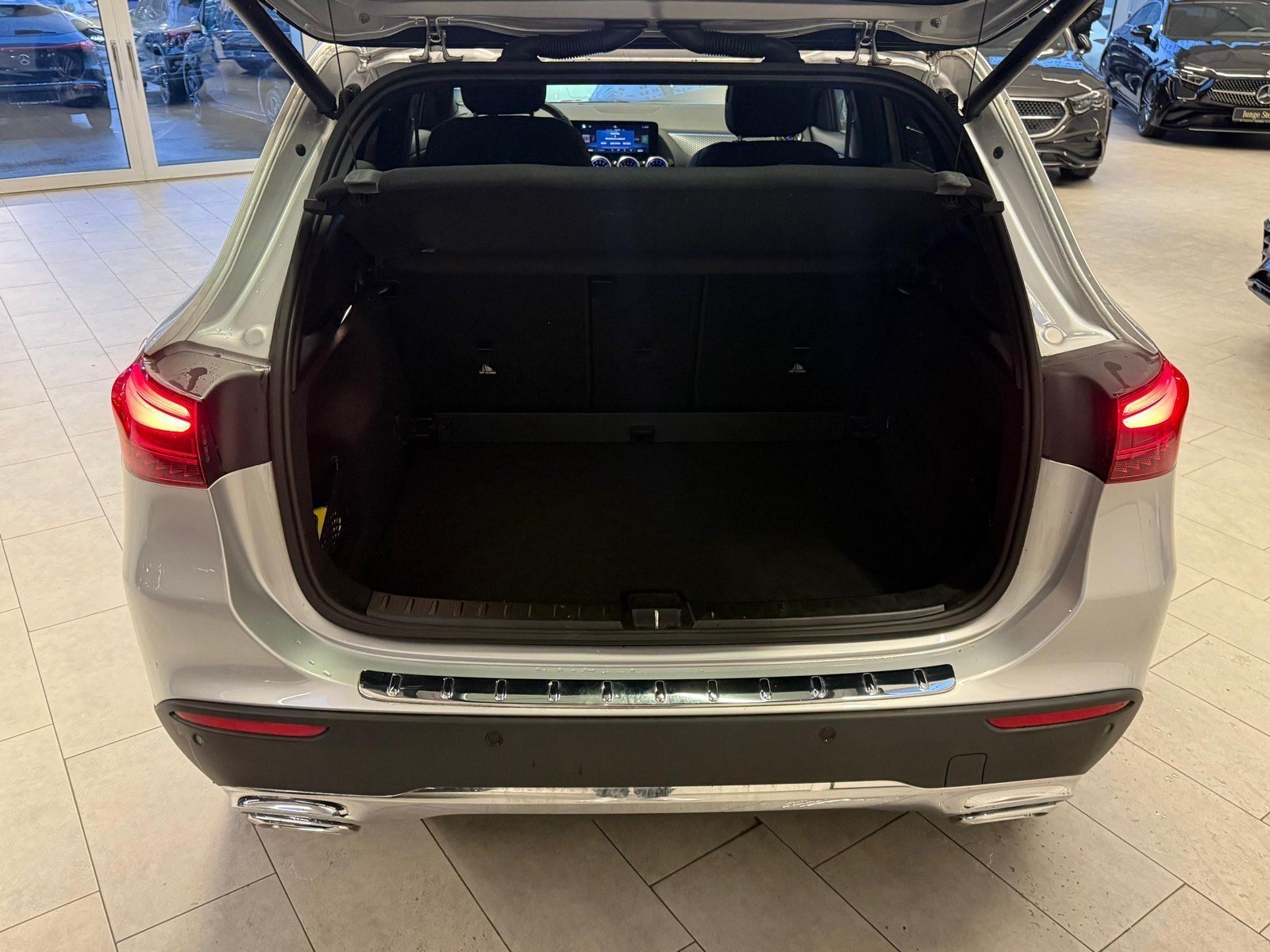 Fahrzeugabbildung Mercedes-Benz GLA 200 Progressive MBEAM+KAMERA+KEYLESS+EASYPK