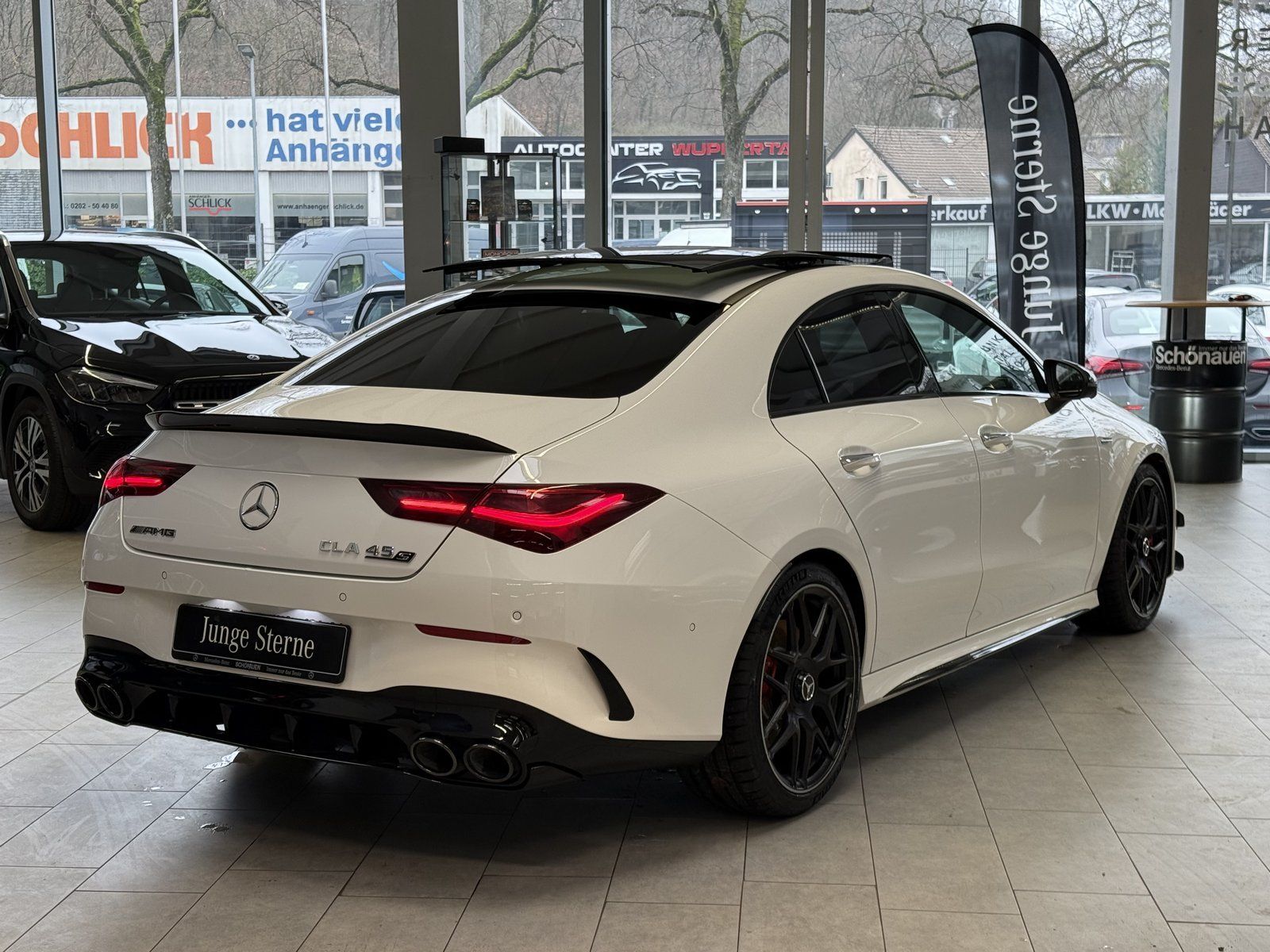 Fahrzeugabbildung Mercedes-Benz CLA 45s 4M+ AERO+HUD+PANO+DISTR+NIGHT+MBEAM+360°